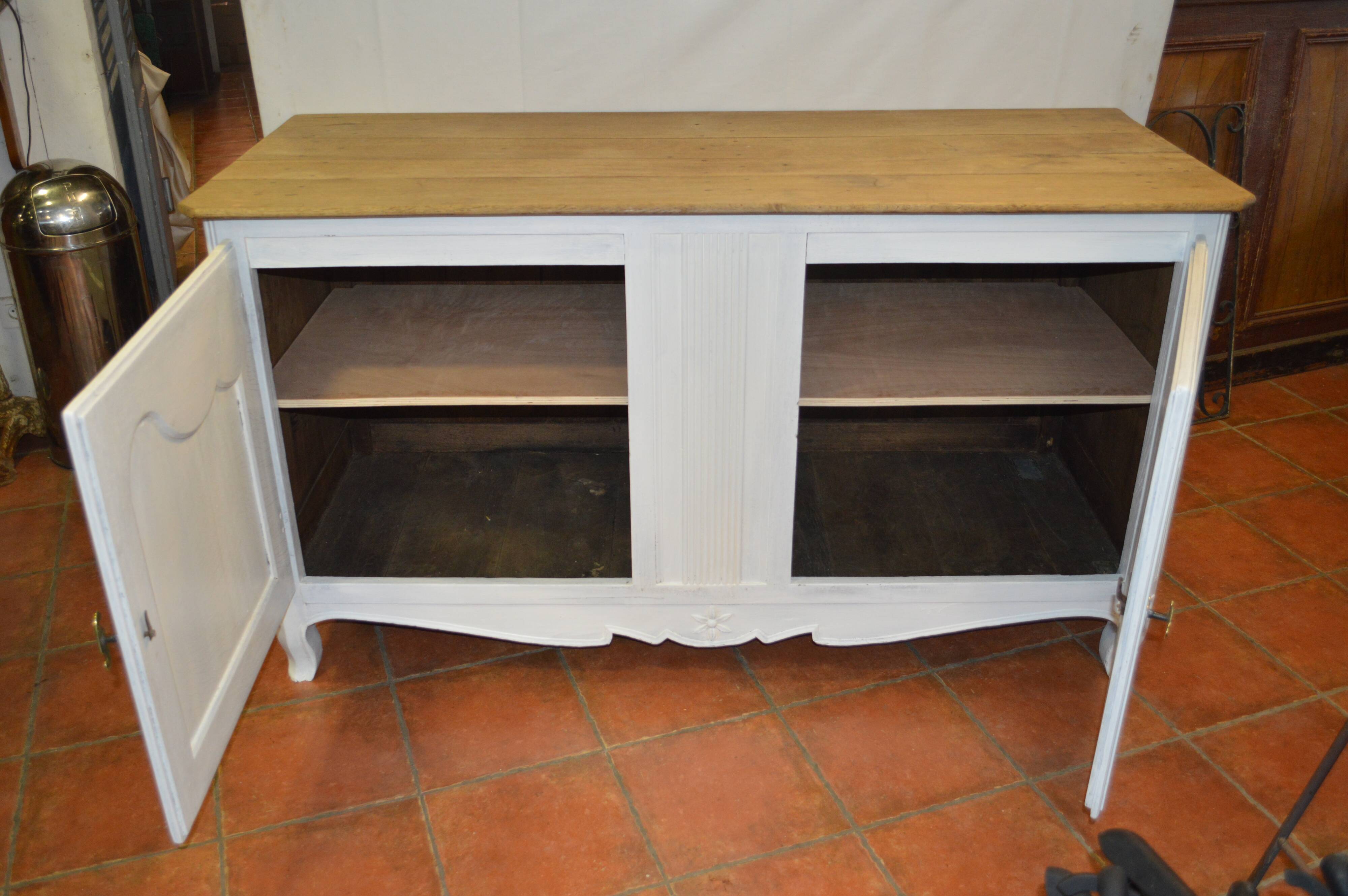 Double door skated oak buffet