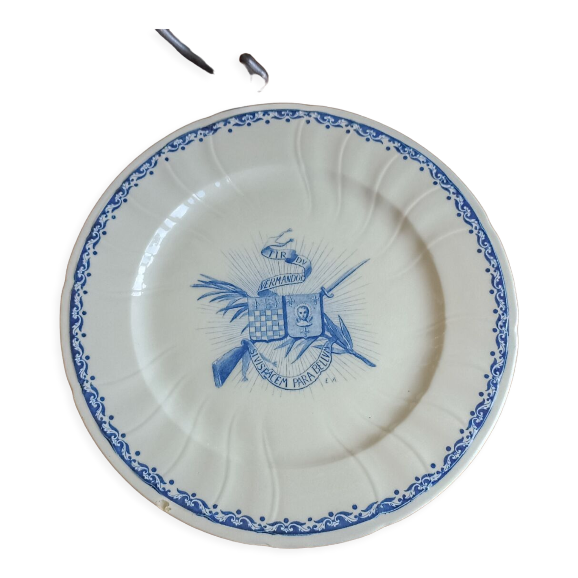 Gien plate in ivory iron - Saint-Quentin - WWI