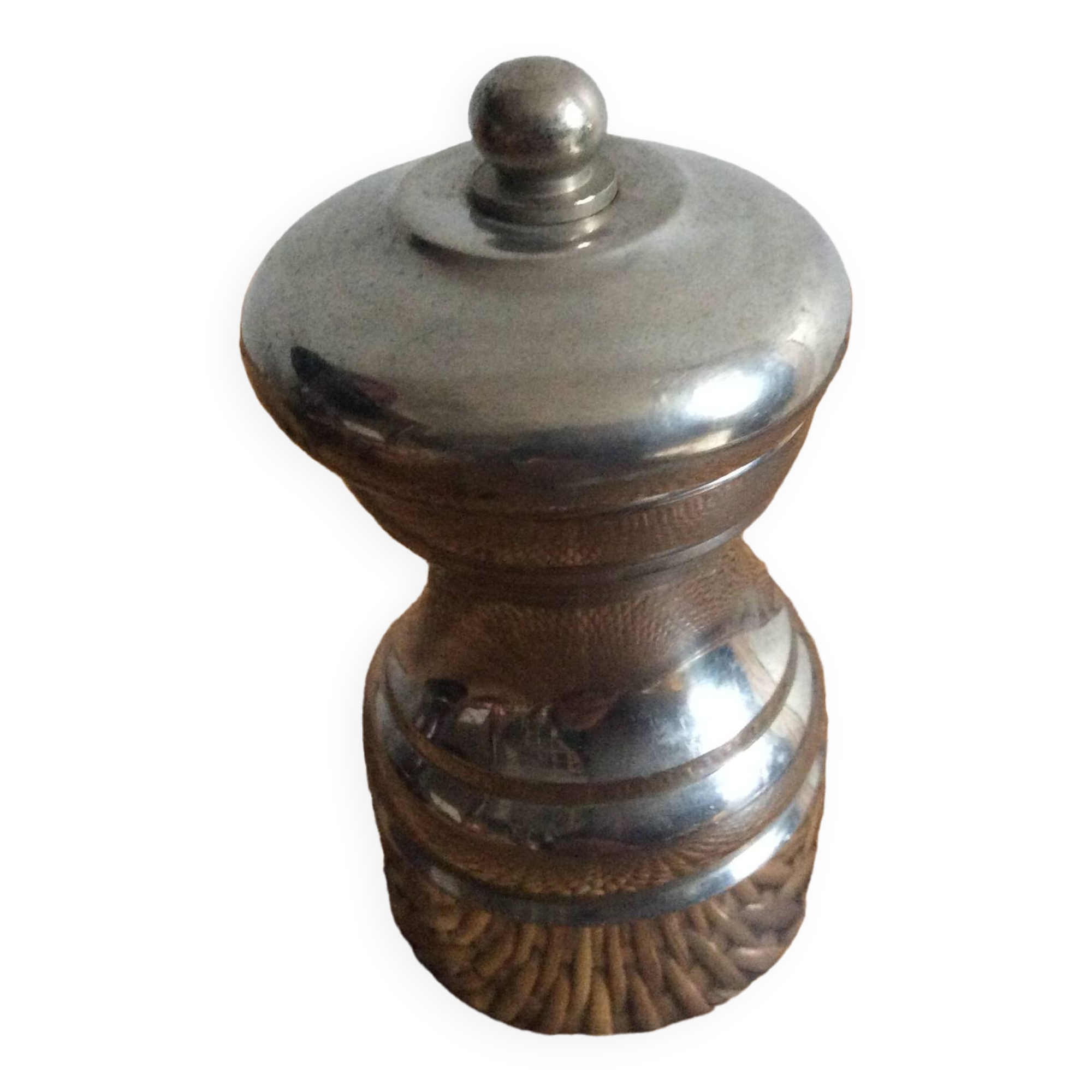 Metal pepper shaker