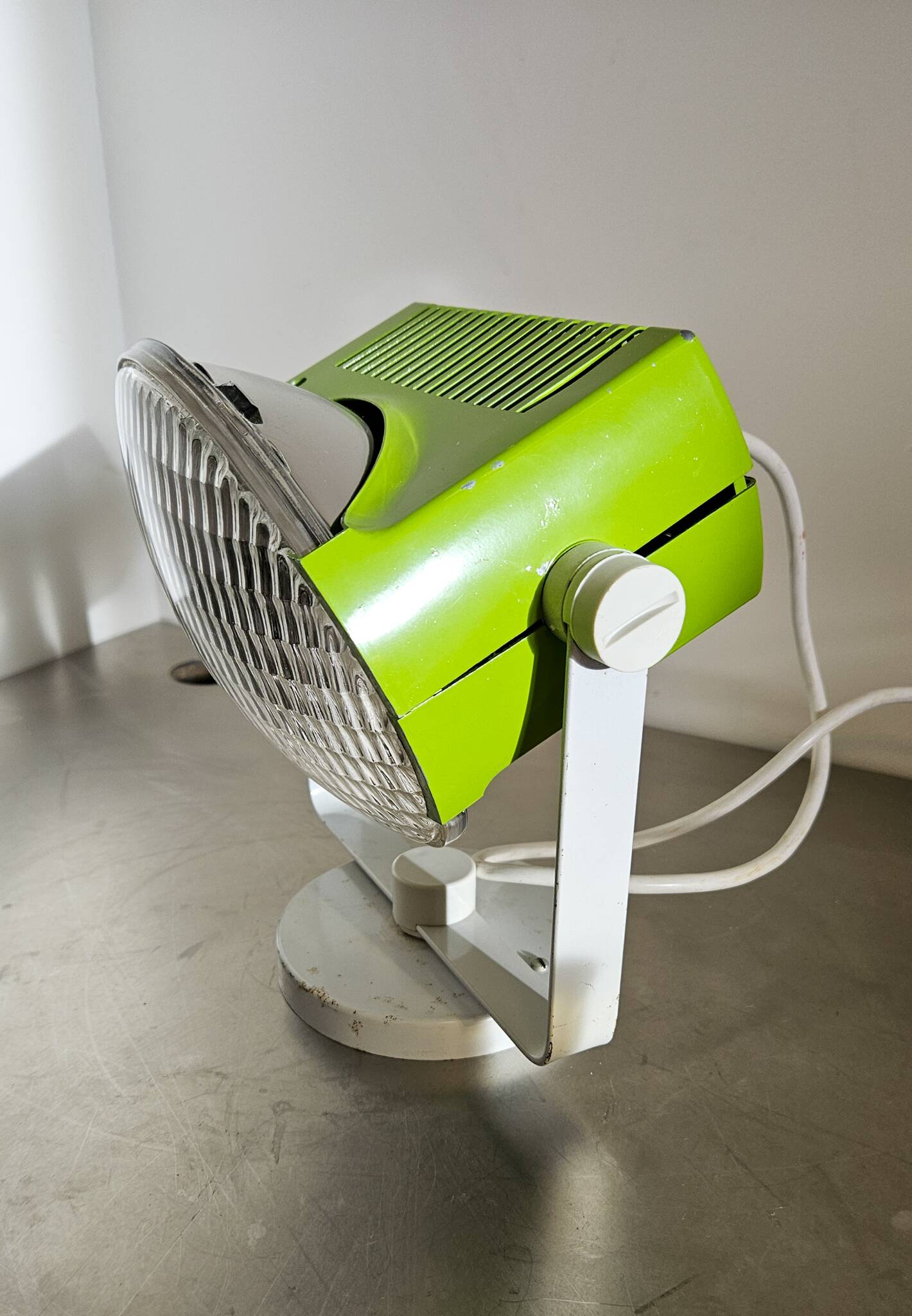 Spot vintage design 1970s apple green LITA