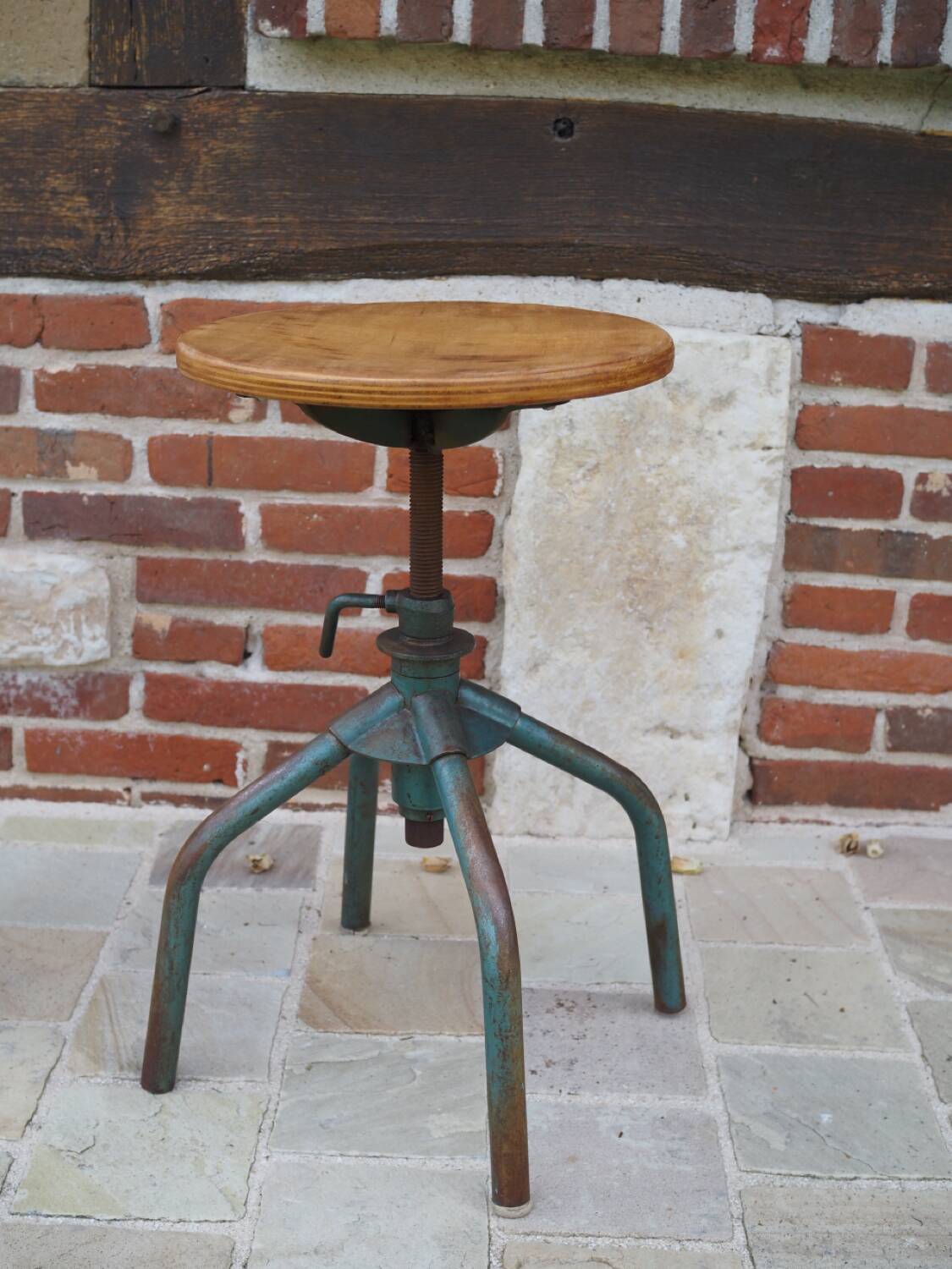 Tabouret industriel d’usine métal et bois