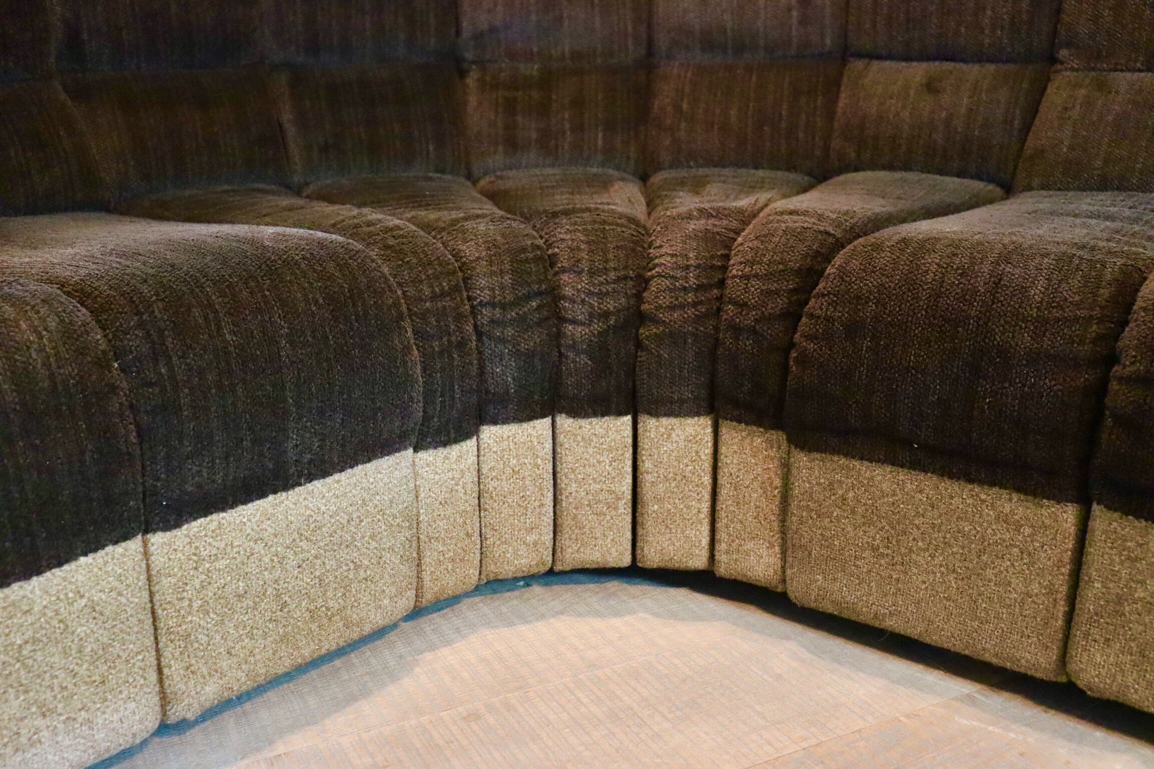 Midcentury seventies ‘snake harmonica’ modular sofa