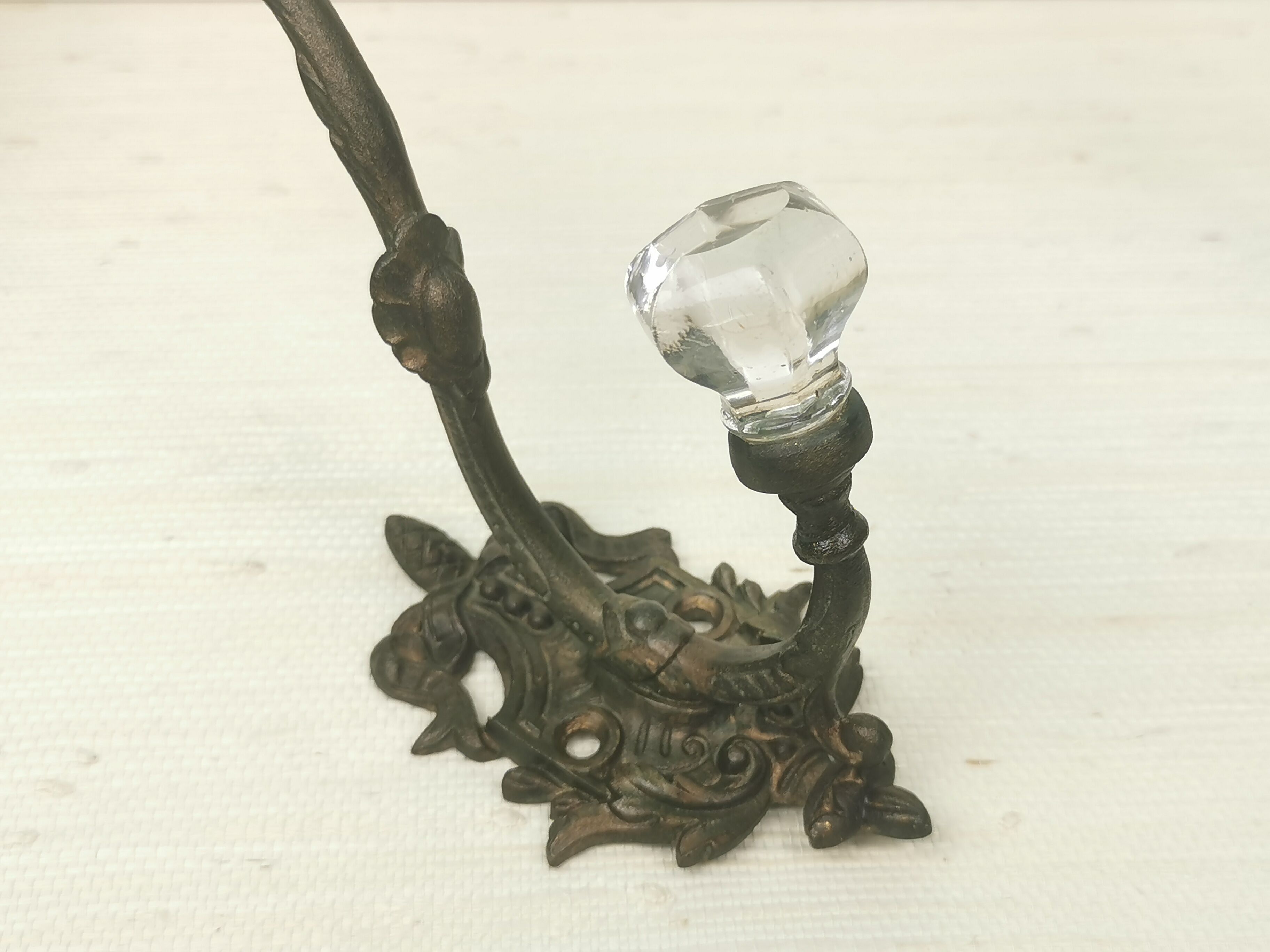 Bronze patères