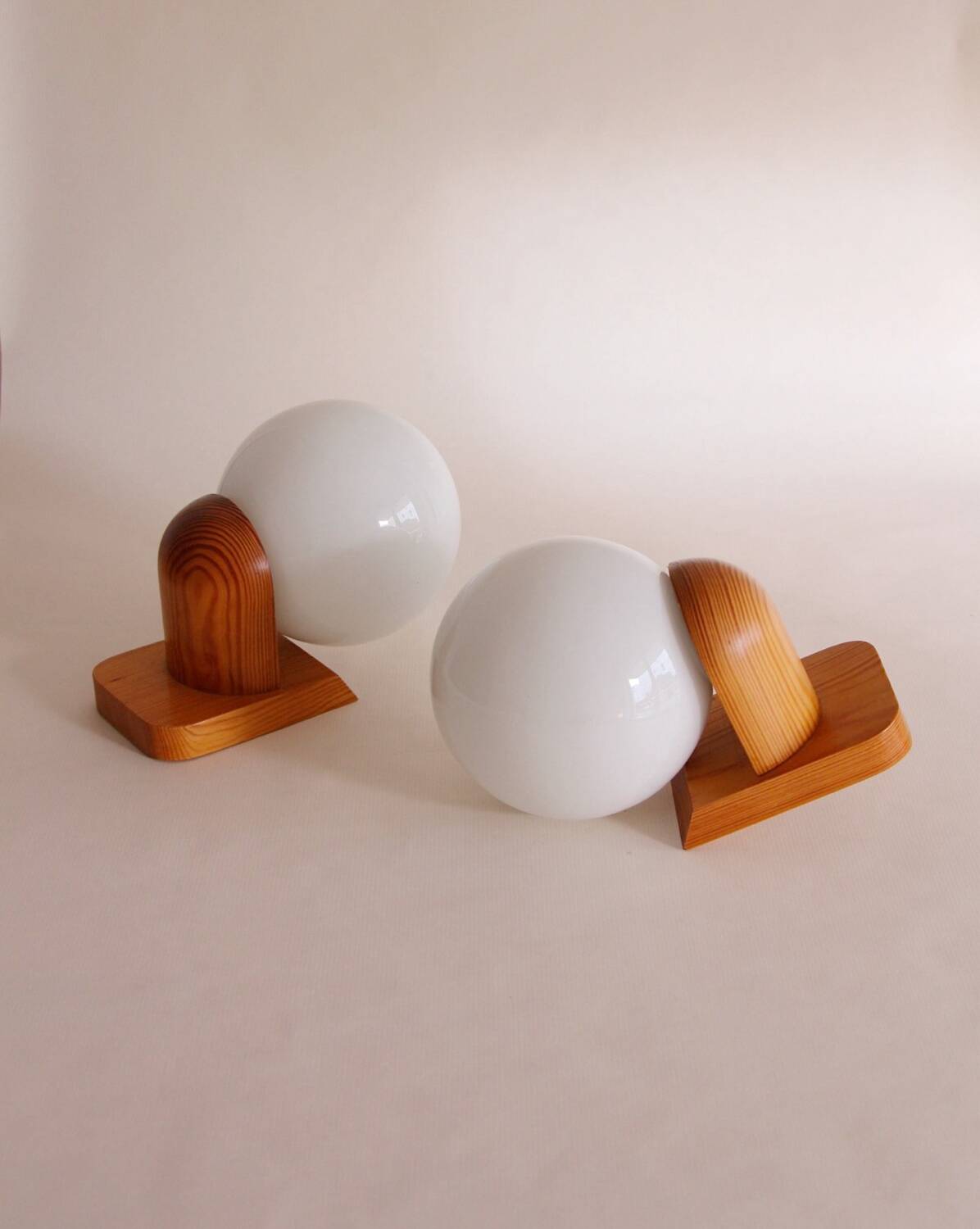 Pair of wall lights in pine and opaline, 1960s.