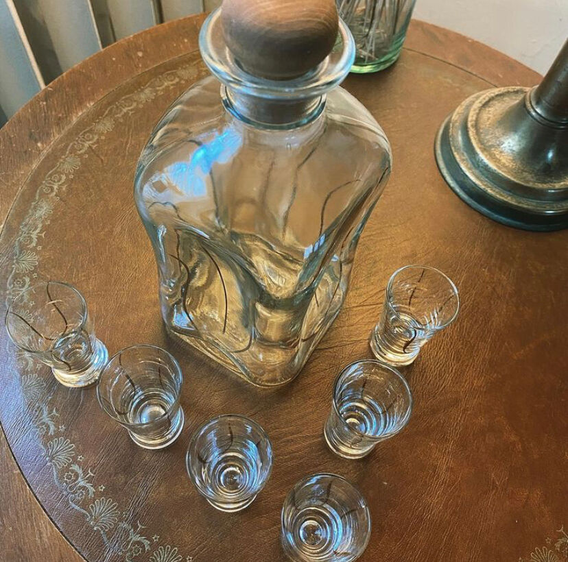 Liquor service / Whiskey / Cognac