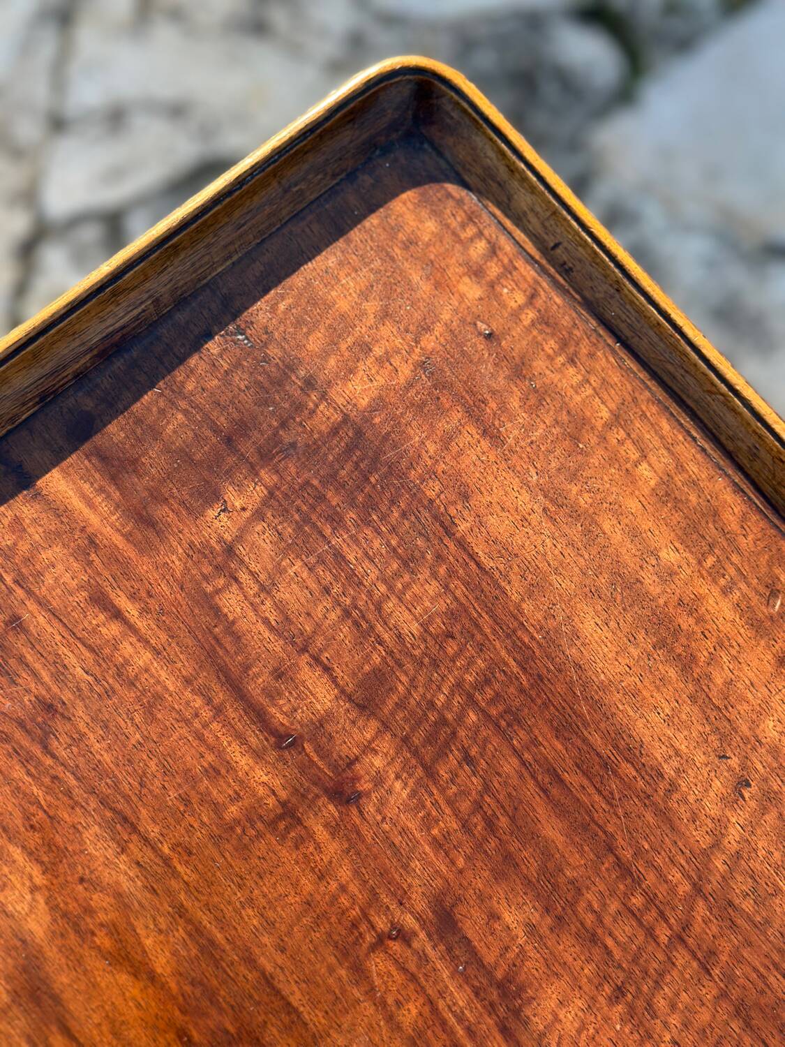 Side table in walnut in the Louis XV style, 19th century.