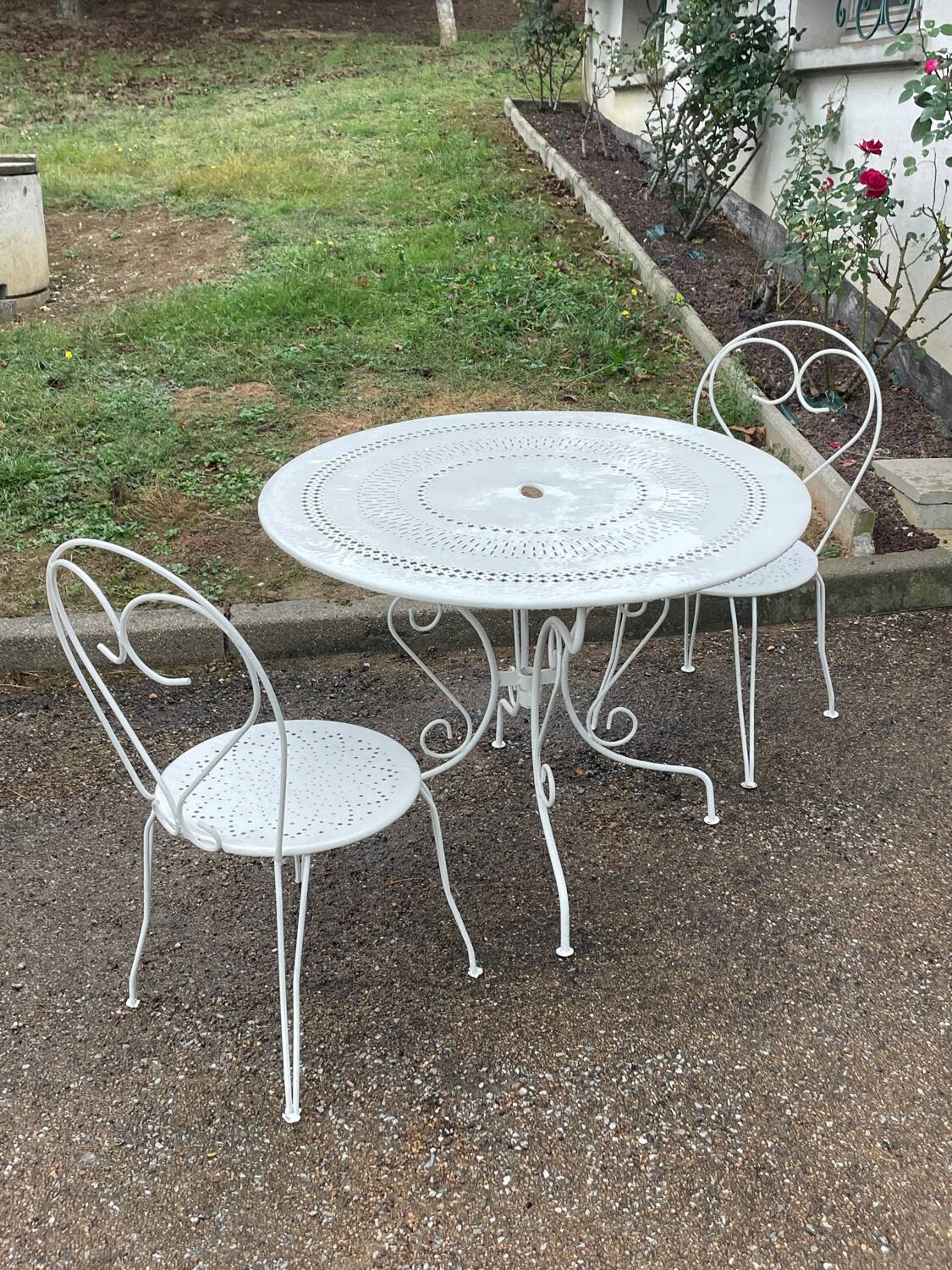 Salon de jardin en fer forgé blanc - 3 pièces