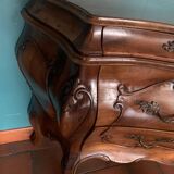 Walnut tomb chest of drawers