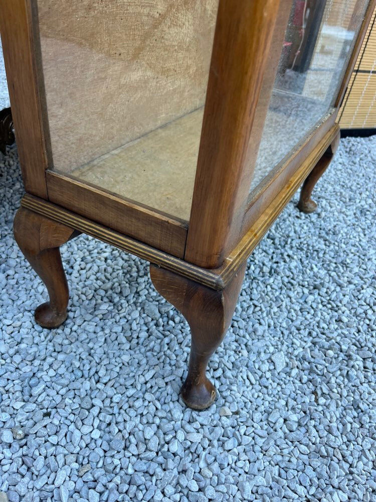 Vitrine sur pied