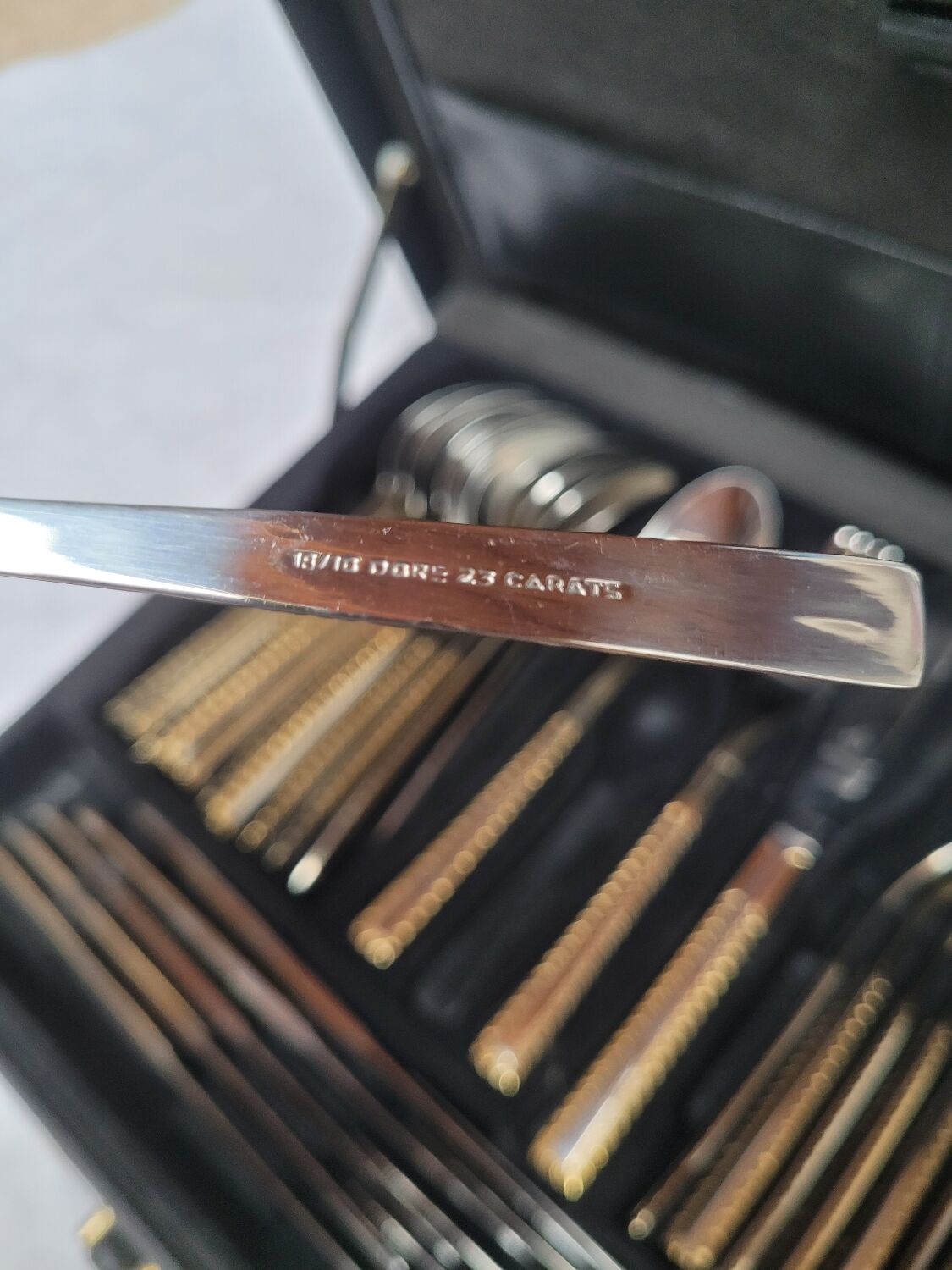 Ménagère 69 pièces 23 carats doré