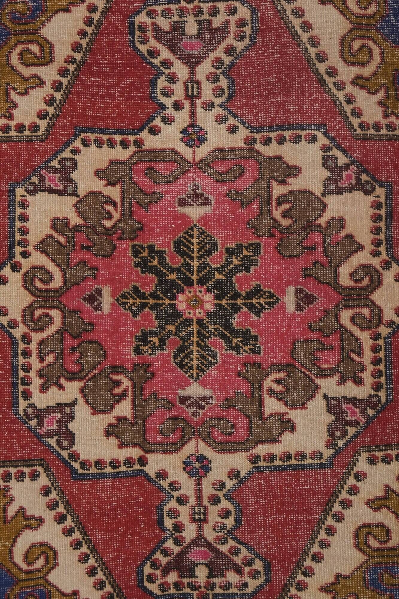 Vintage Turkish handmade rug 143x216 cm