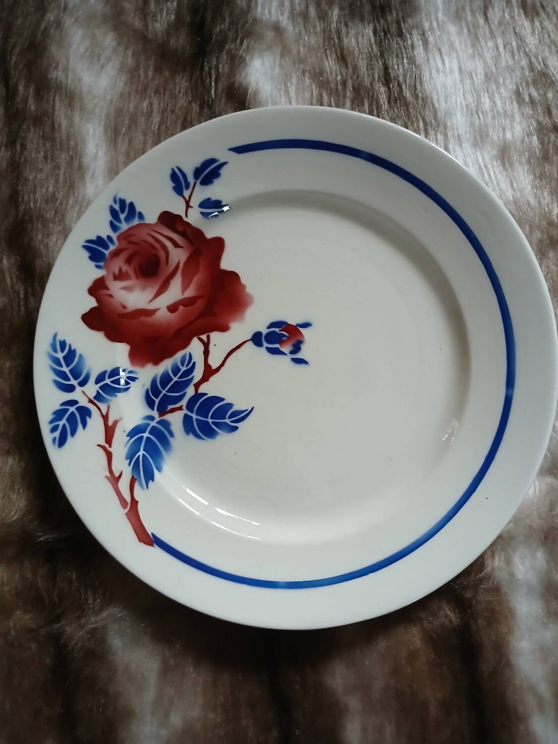 6 mismatched antique flat plates