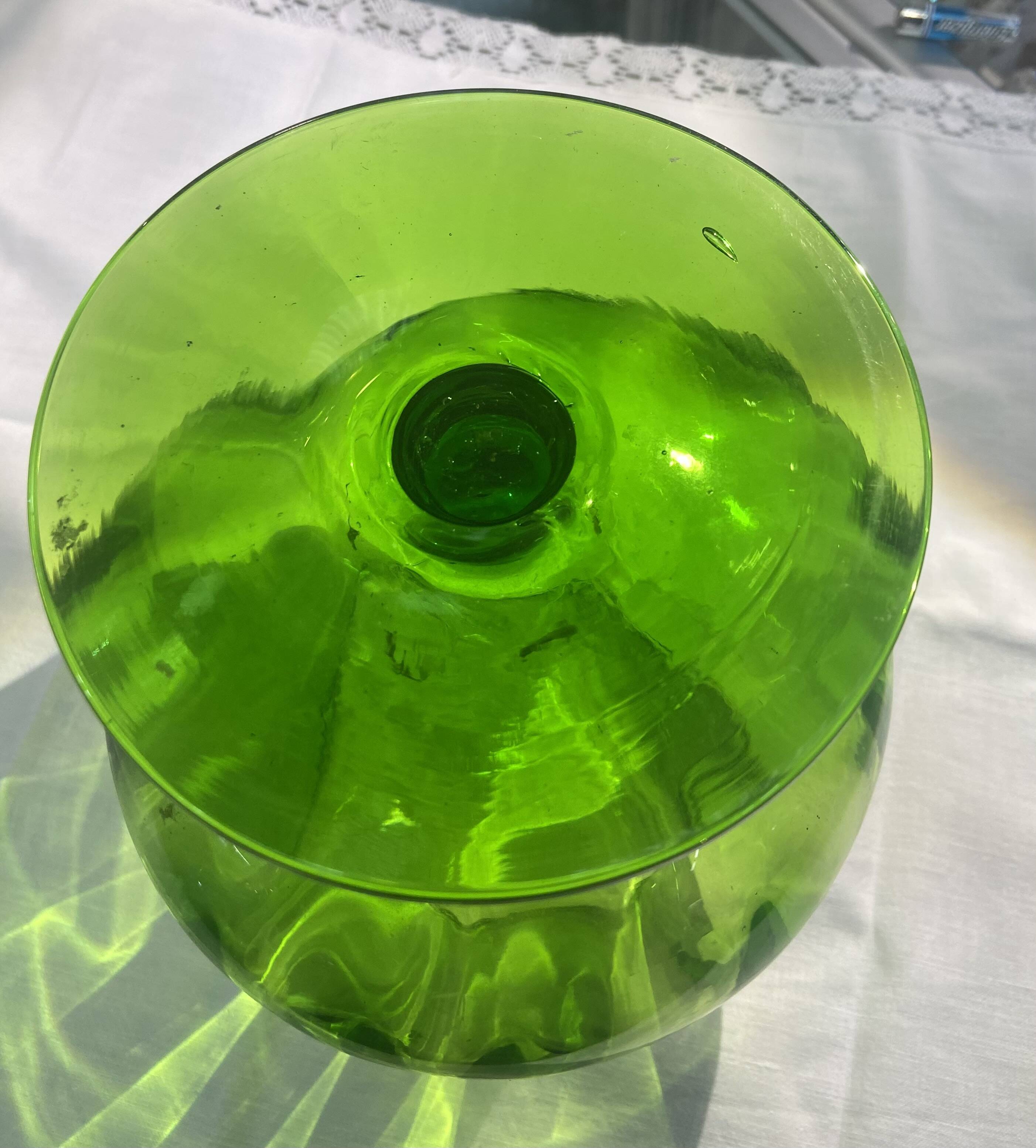 Green shower stand vase with melon rib effect