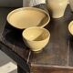 Lot de 2 assiettes creuses en grès liseré brun et marron D21,5