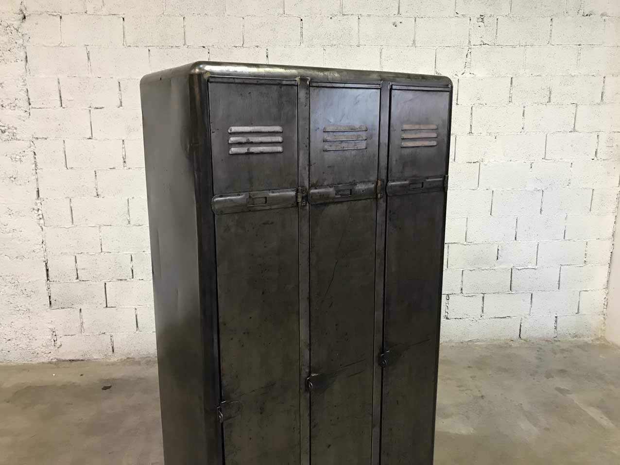 Industrial vintage wardrobe 3 doors