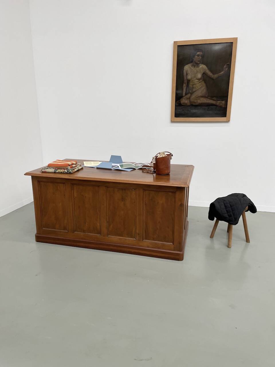 Comptoir ou bureau en noyer années 50