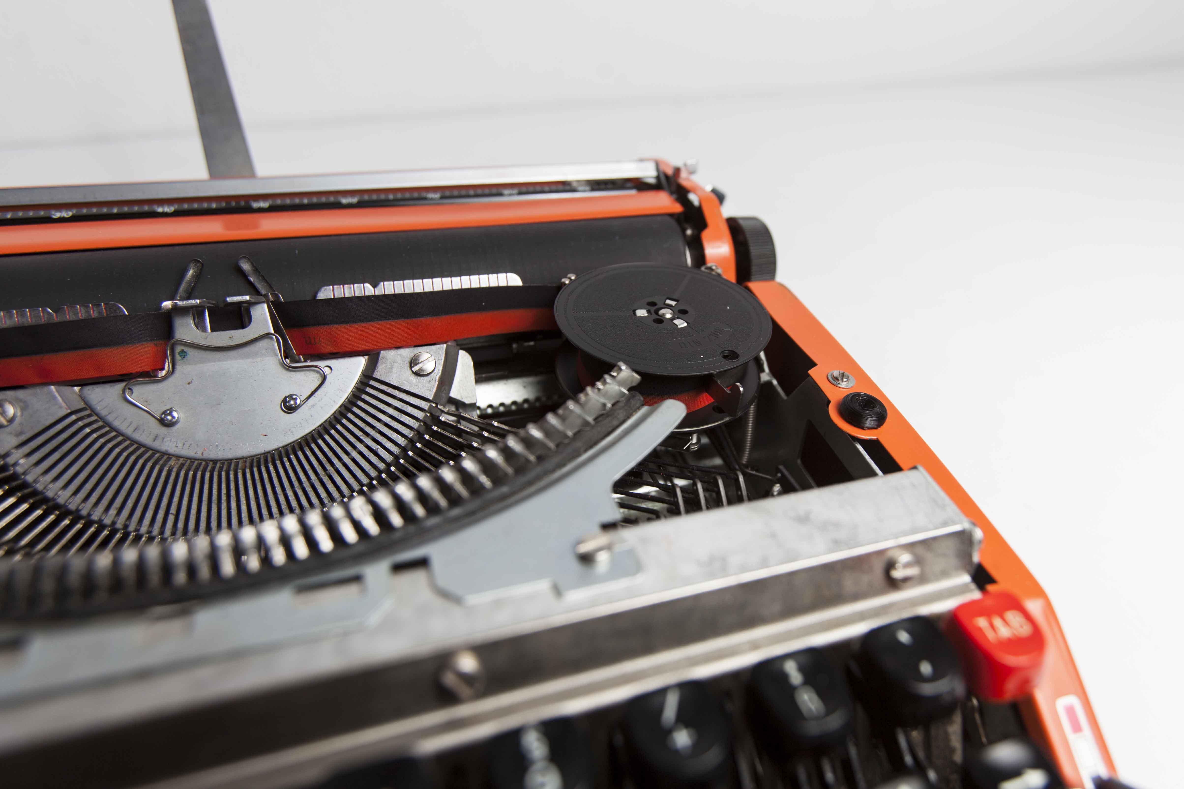 Machine à écrire brother de luxe 879 révisée et ruban neuf qwertz