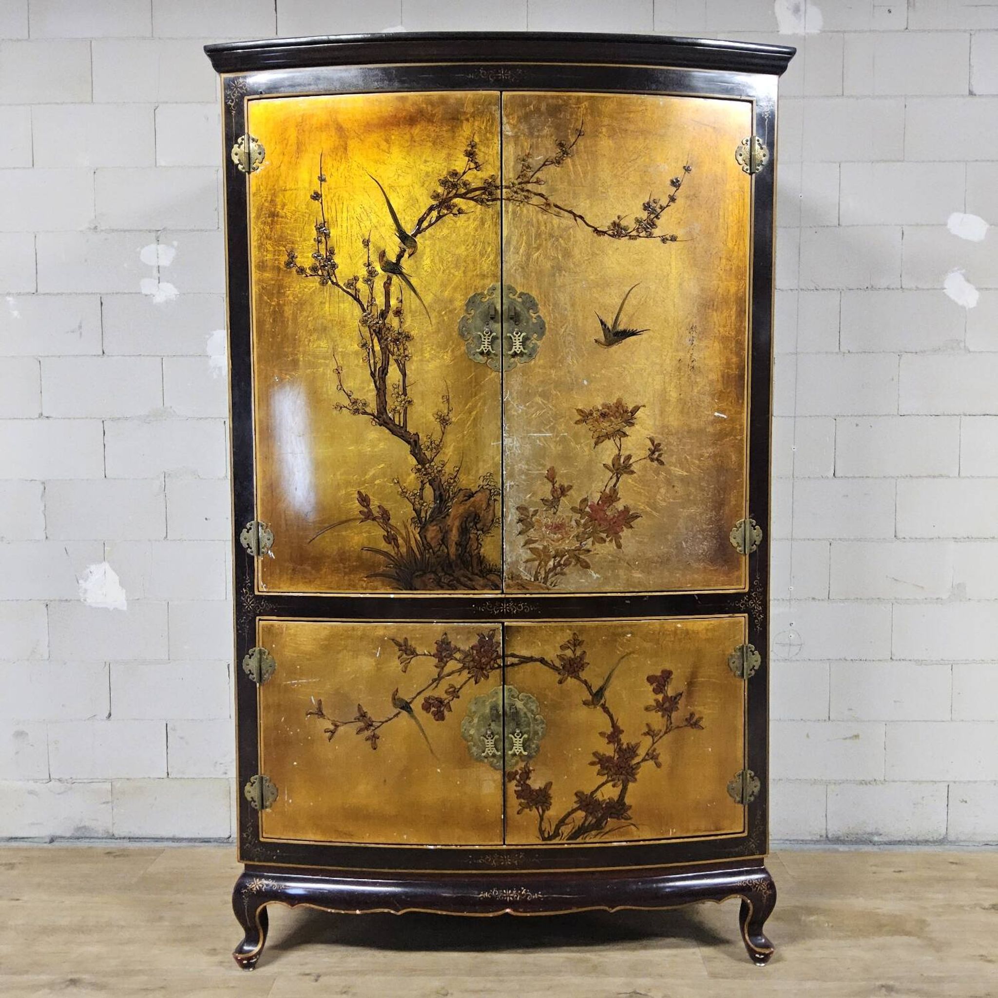 Vintage Chinese cabinet with gold leaf, flowers and birds / oriental