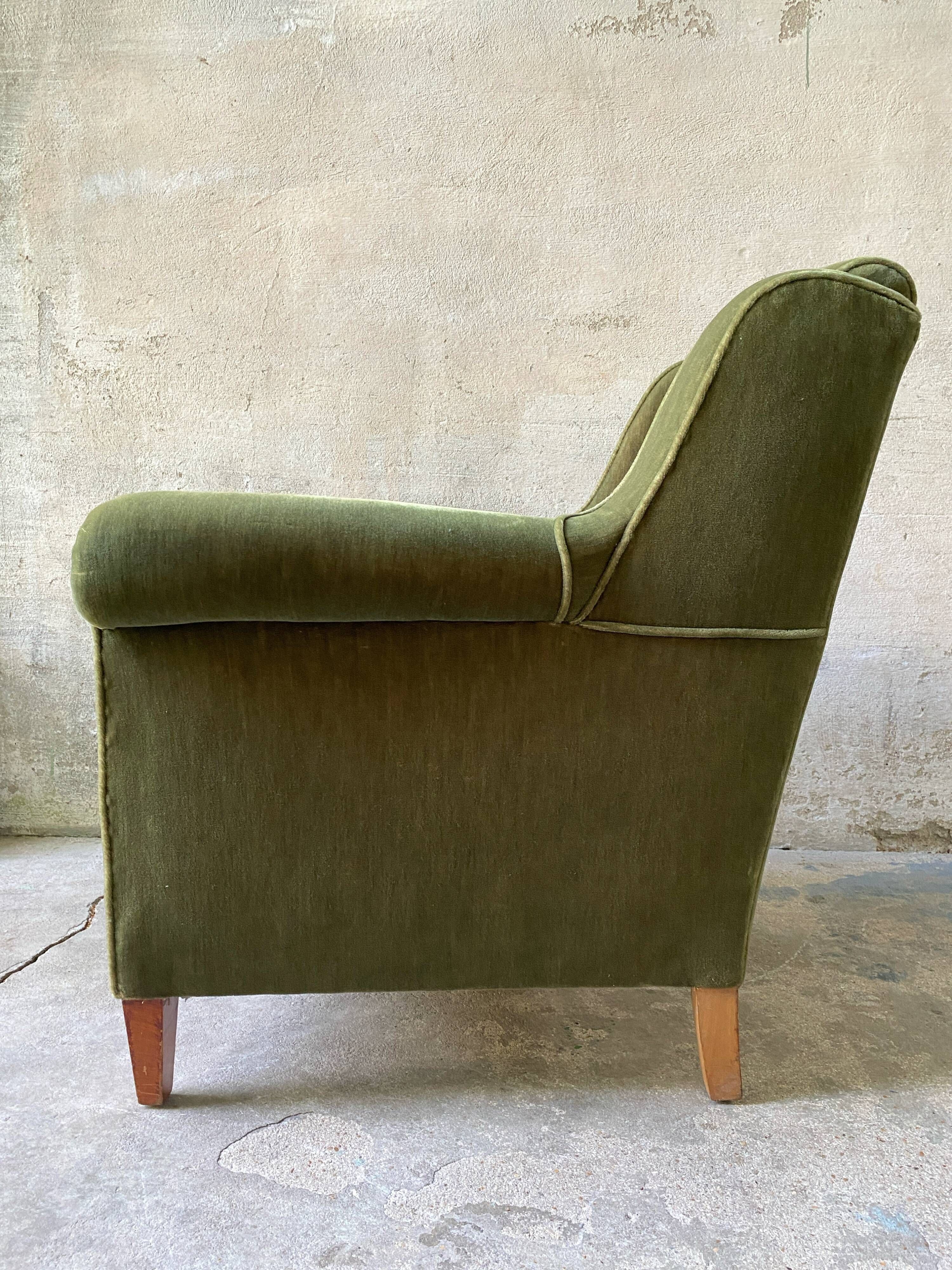 Vintage club armchair in green/khaki velvet fabric