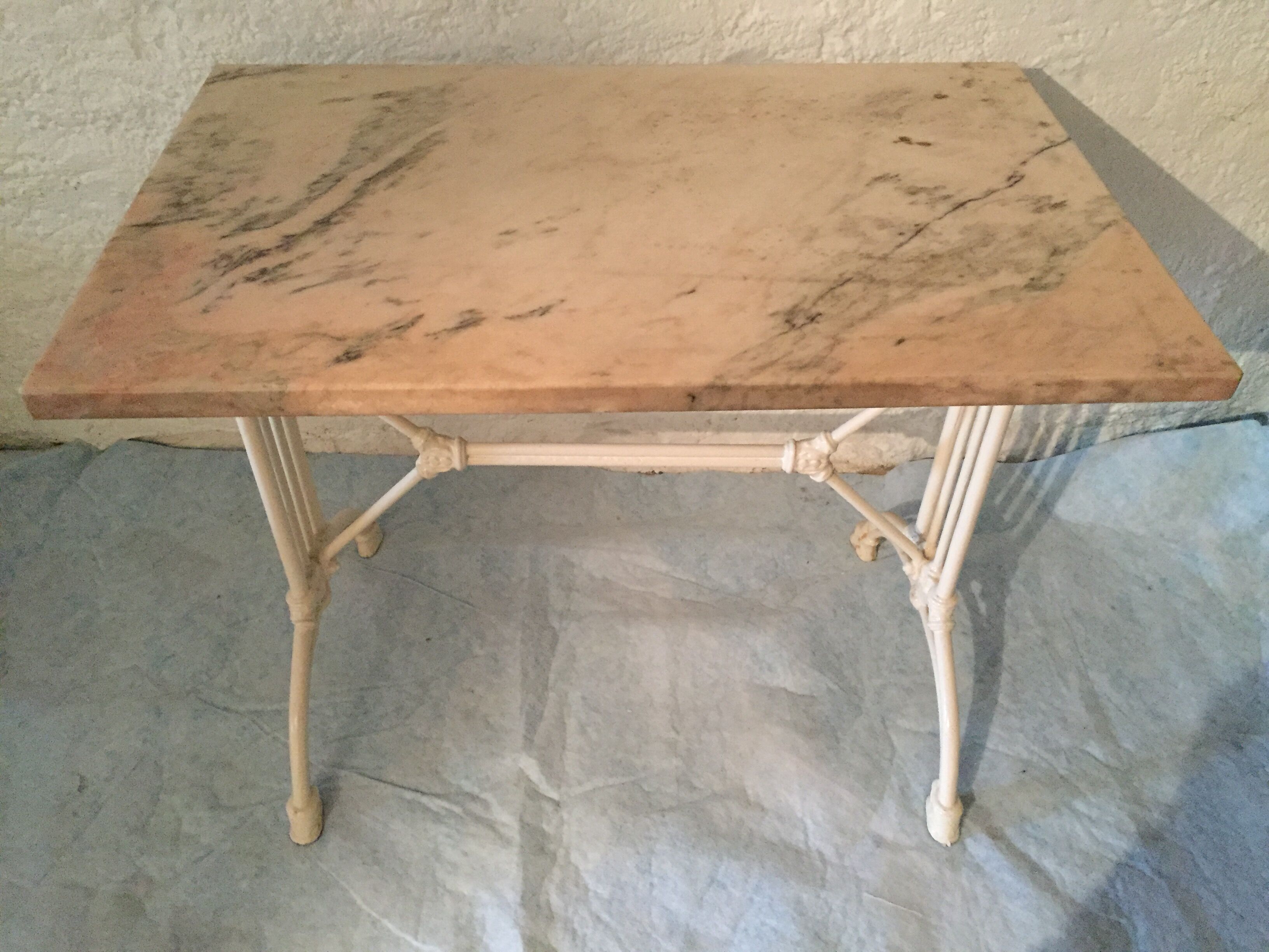 Table bistrot en marbre