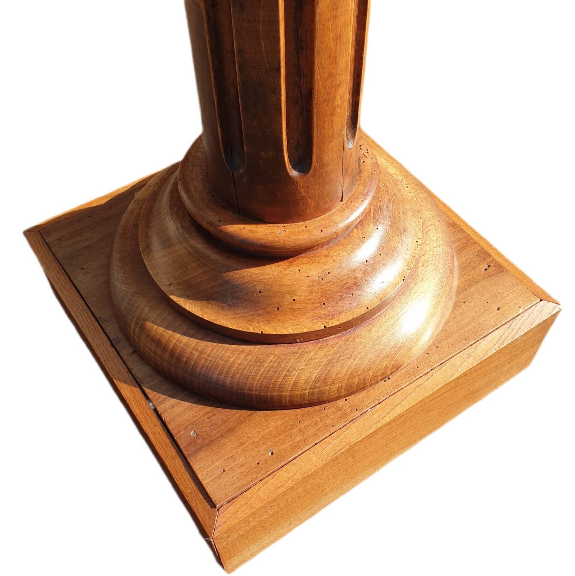Fluted wooden column pedestal