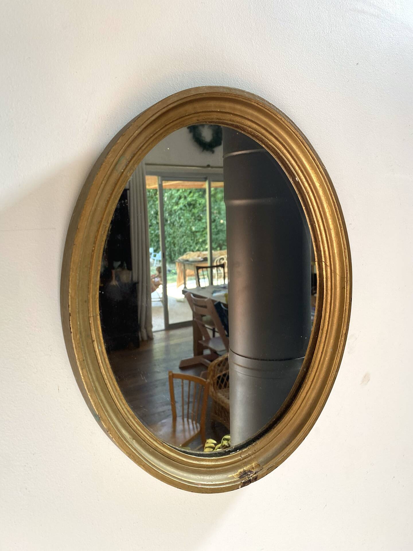 Oval mirror in gilded wood