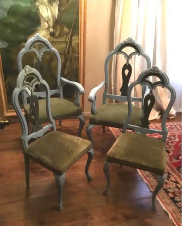 4 chaises en bois patiné de style baroque italien
