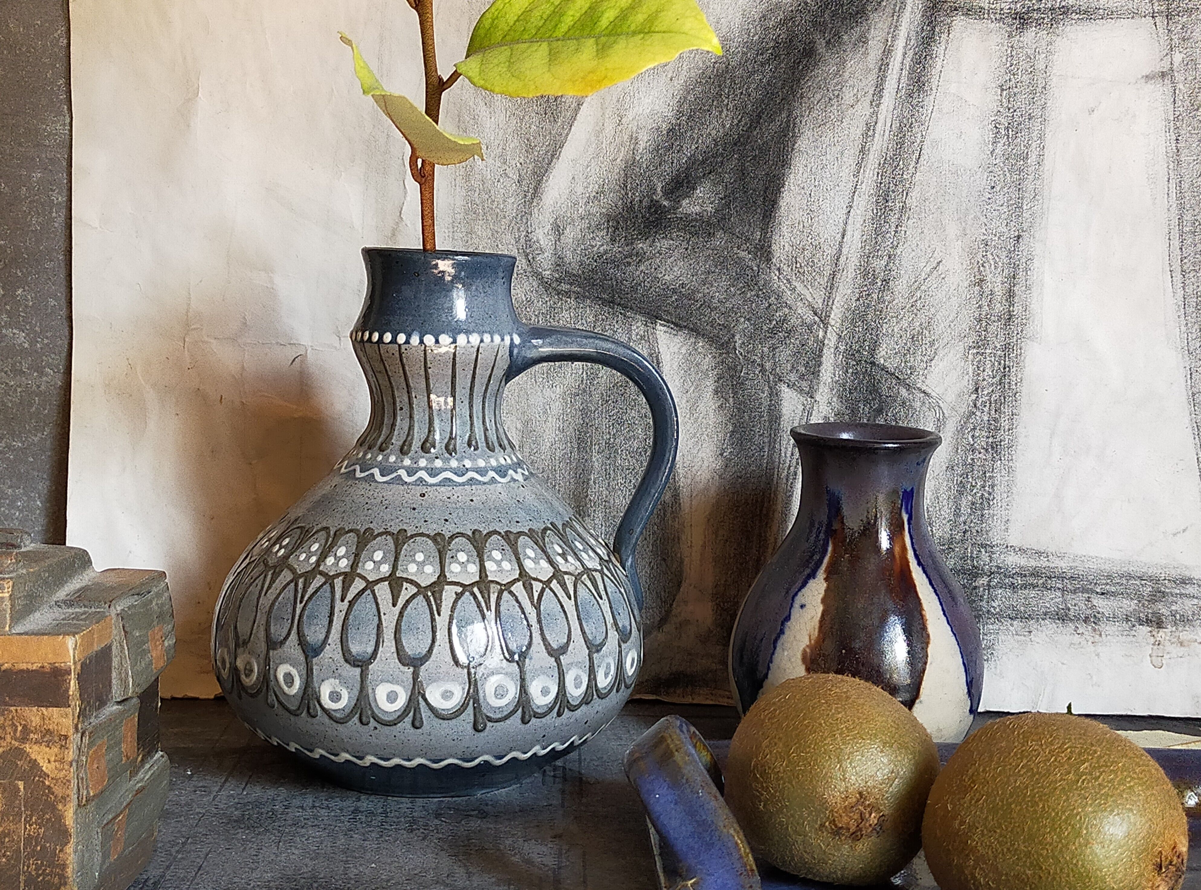 Ceramic handle vase with vintage graphic decoration