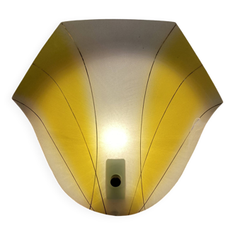 Applique en verre jaune Design scandinave 1950.