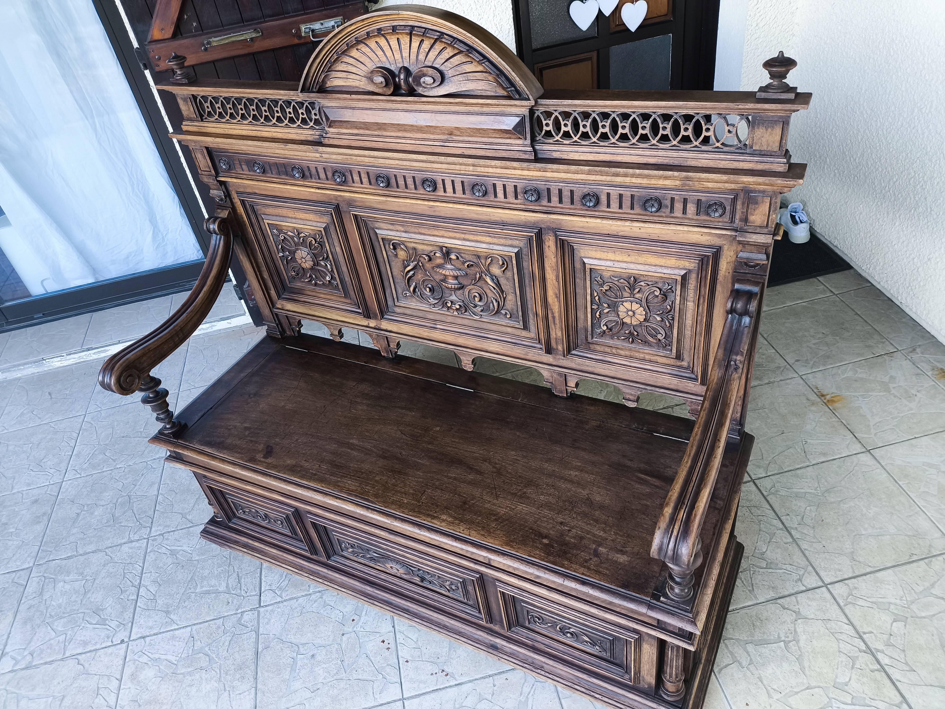 Banquette-coffre ancienne style Henri II / Néo-Renaissance en bois sculpté
