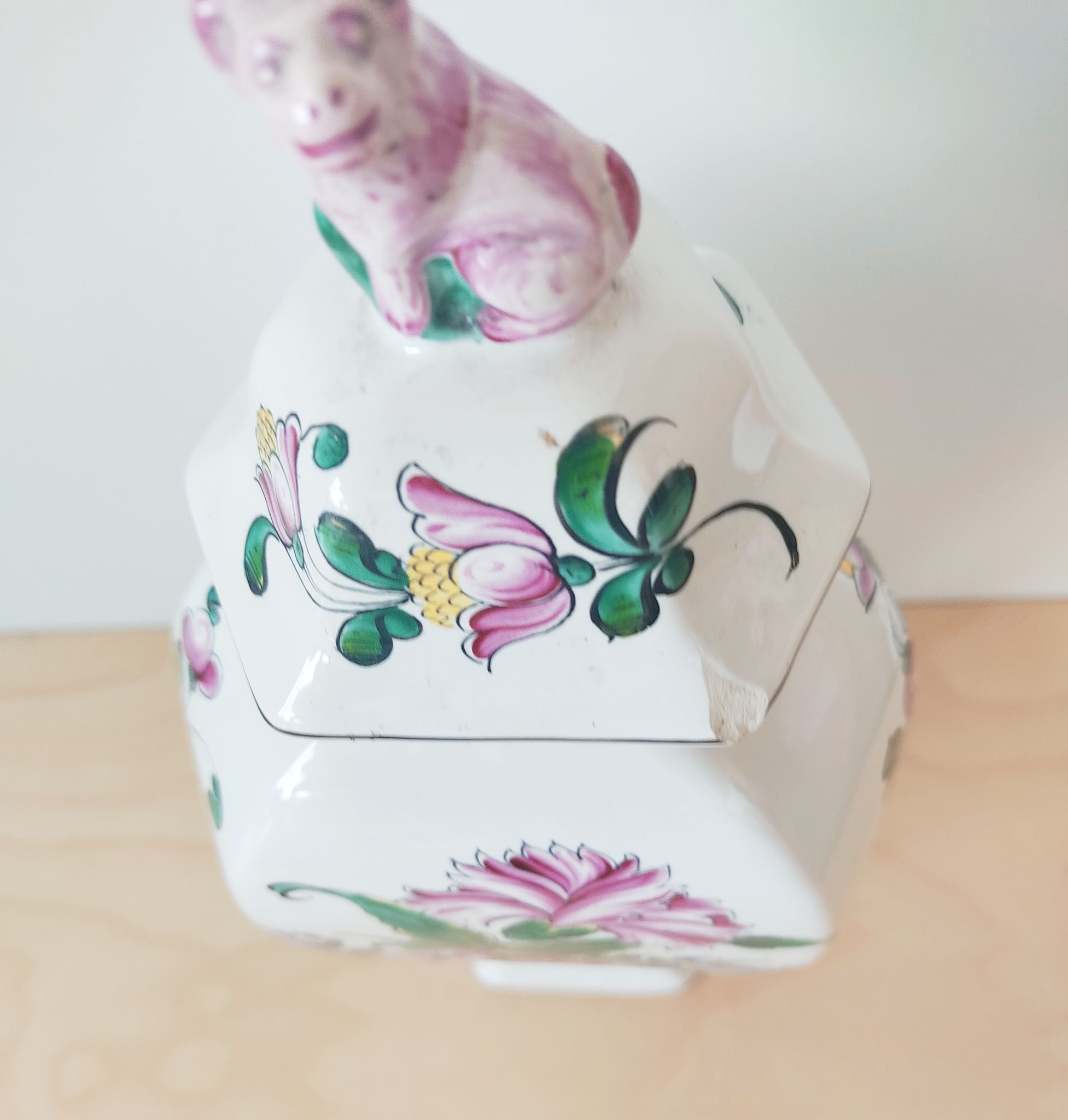 Vase décor fleurs peints à la main