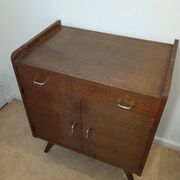 Compass leg chest of drawers