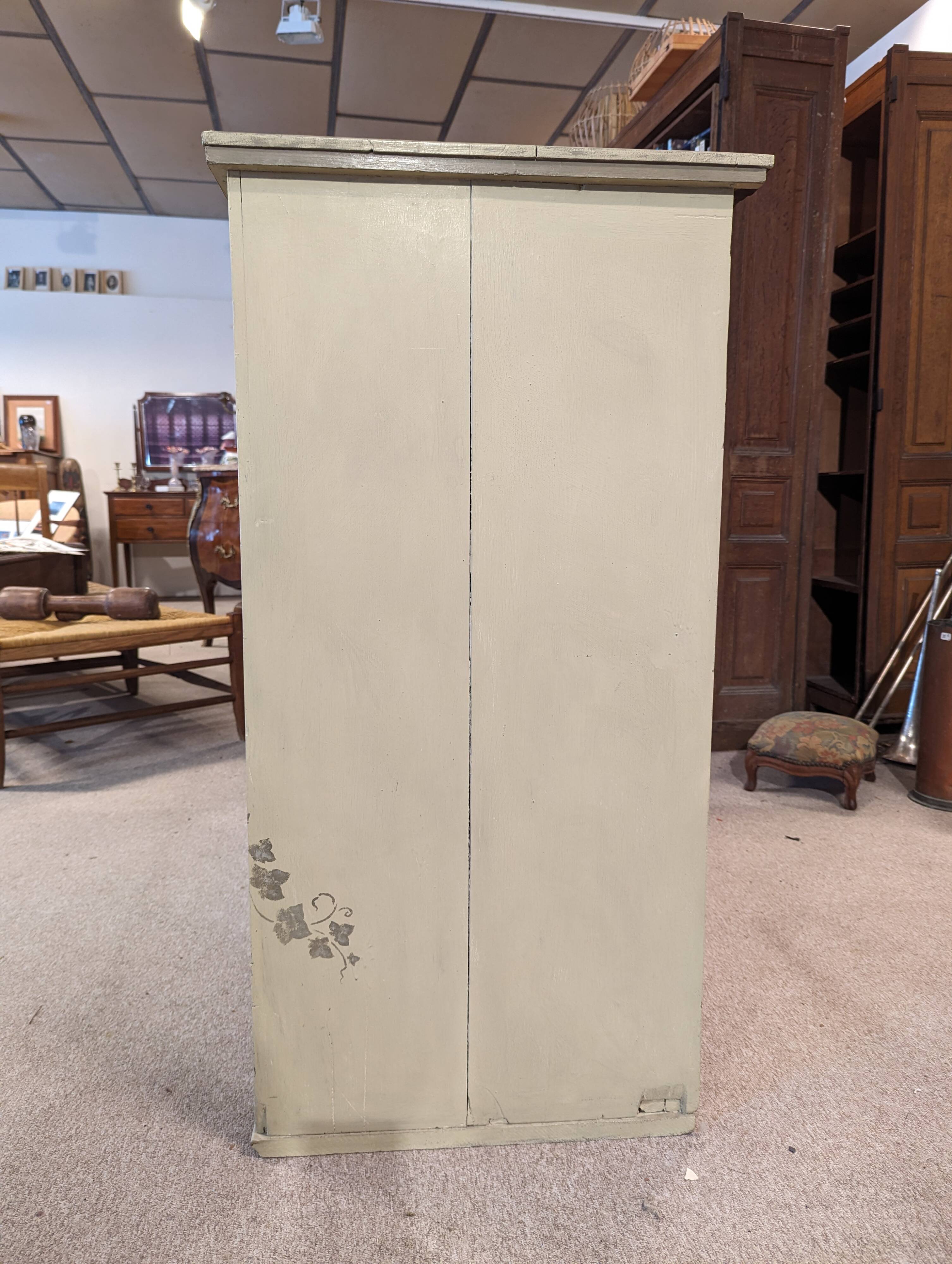 Grande commode patinée