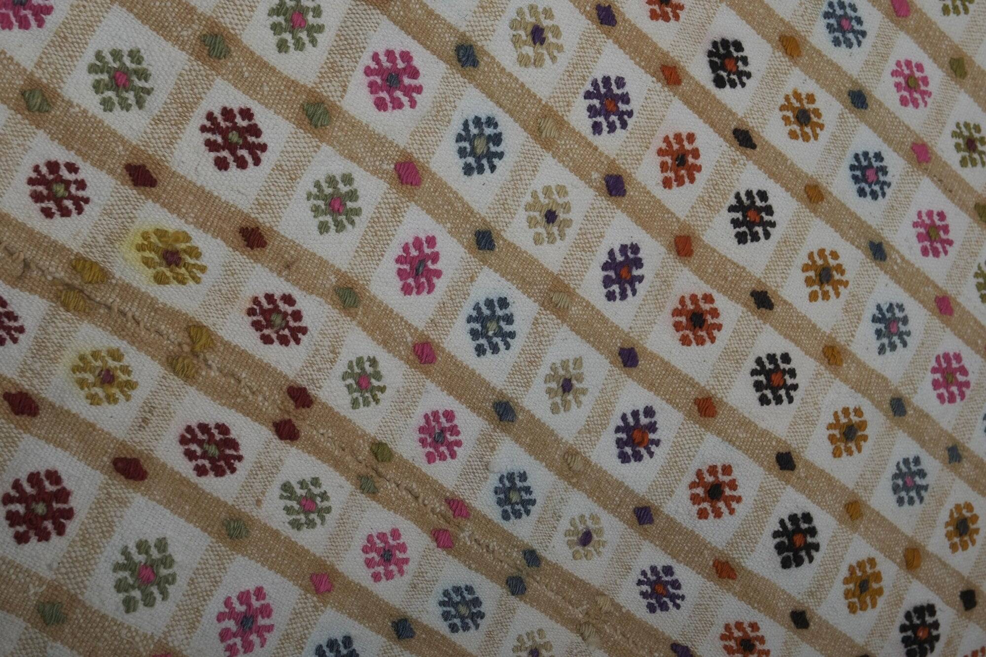 Vintage Turkish kilim, handwoven, 230x305 cm.