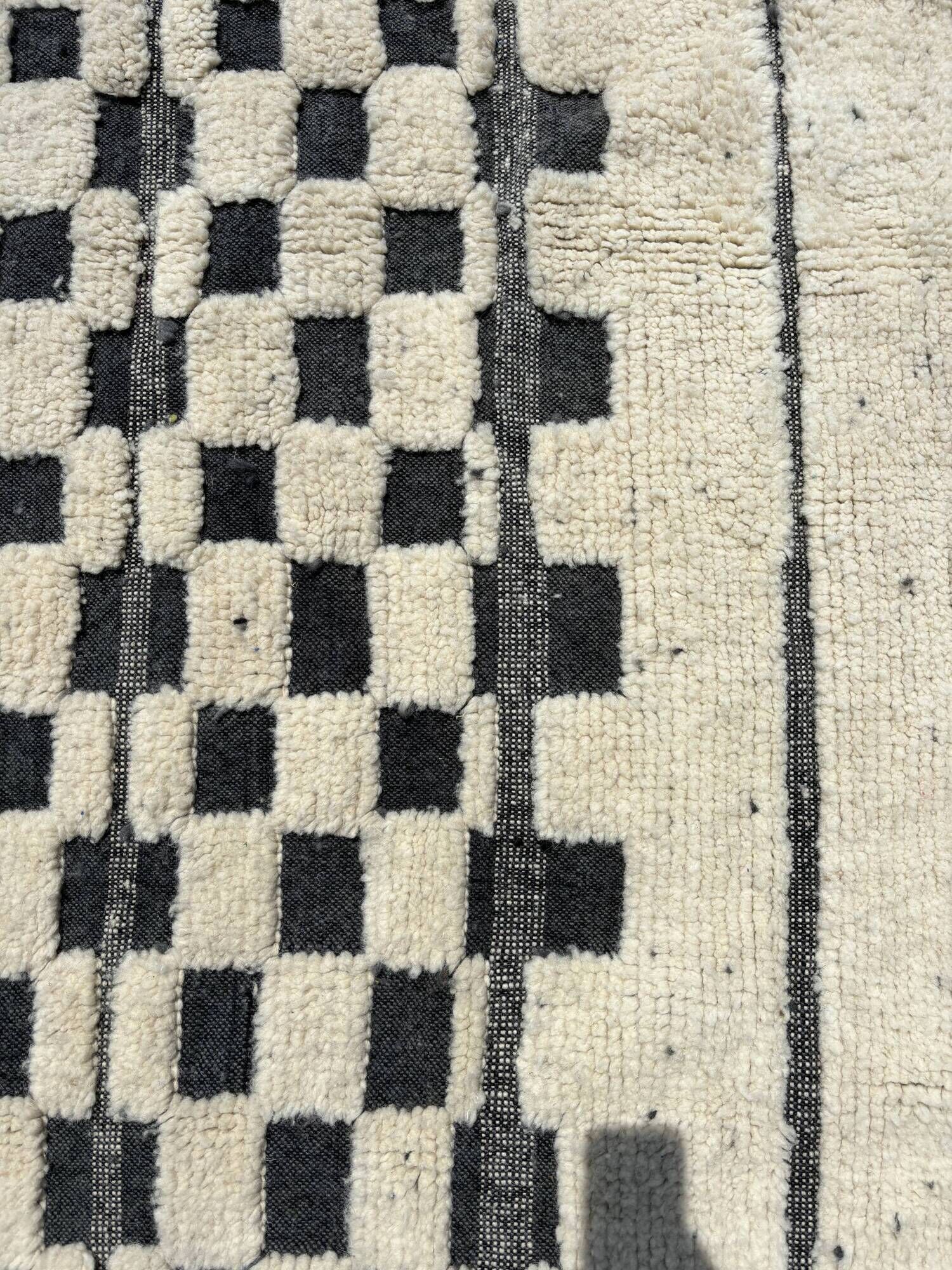 Magnificent Moroccan Beni Ouarain Berber Rug - White and Gray - Dimensions 205x320 cm
