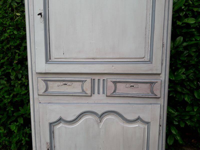 Bonnetière, standing man, Louis XV, 18th century walnut