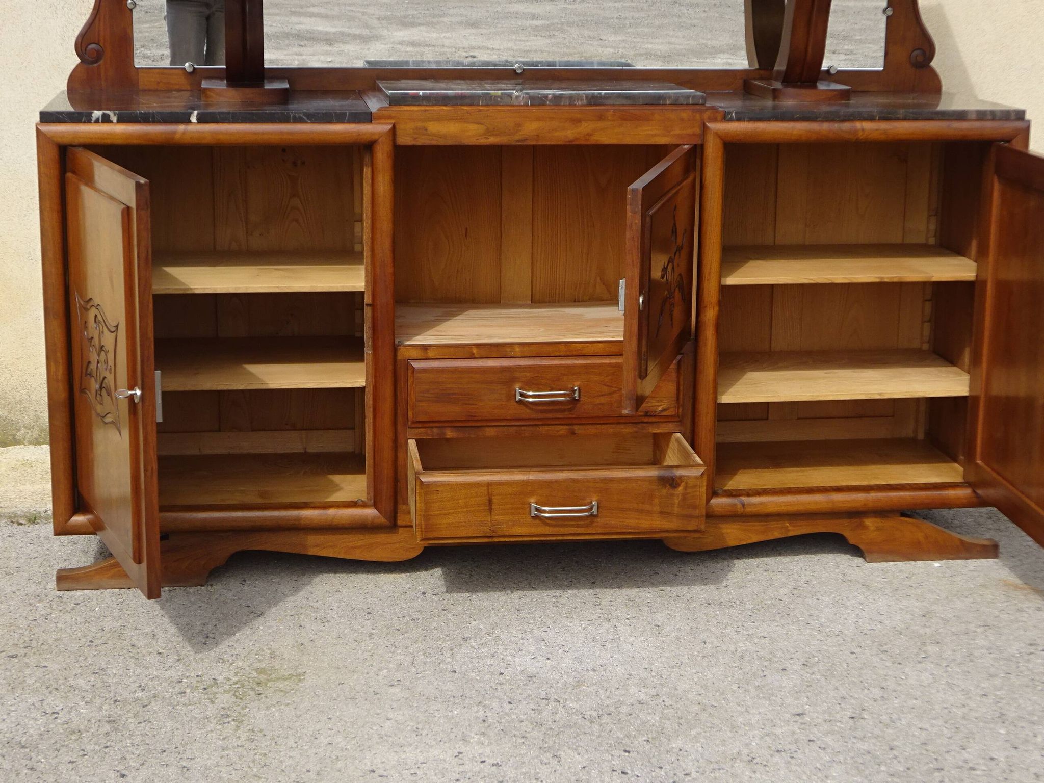 Grand buffet 2 corps en noyer et marbre