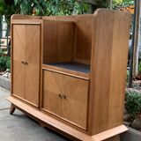 Buffet asymmetrical compass feet