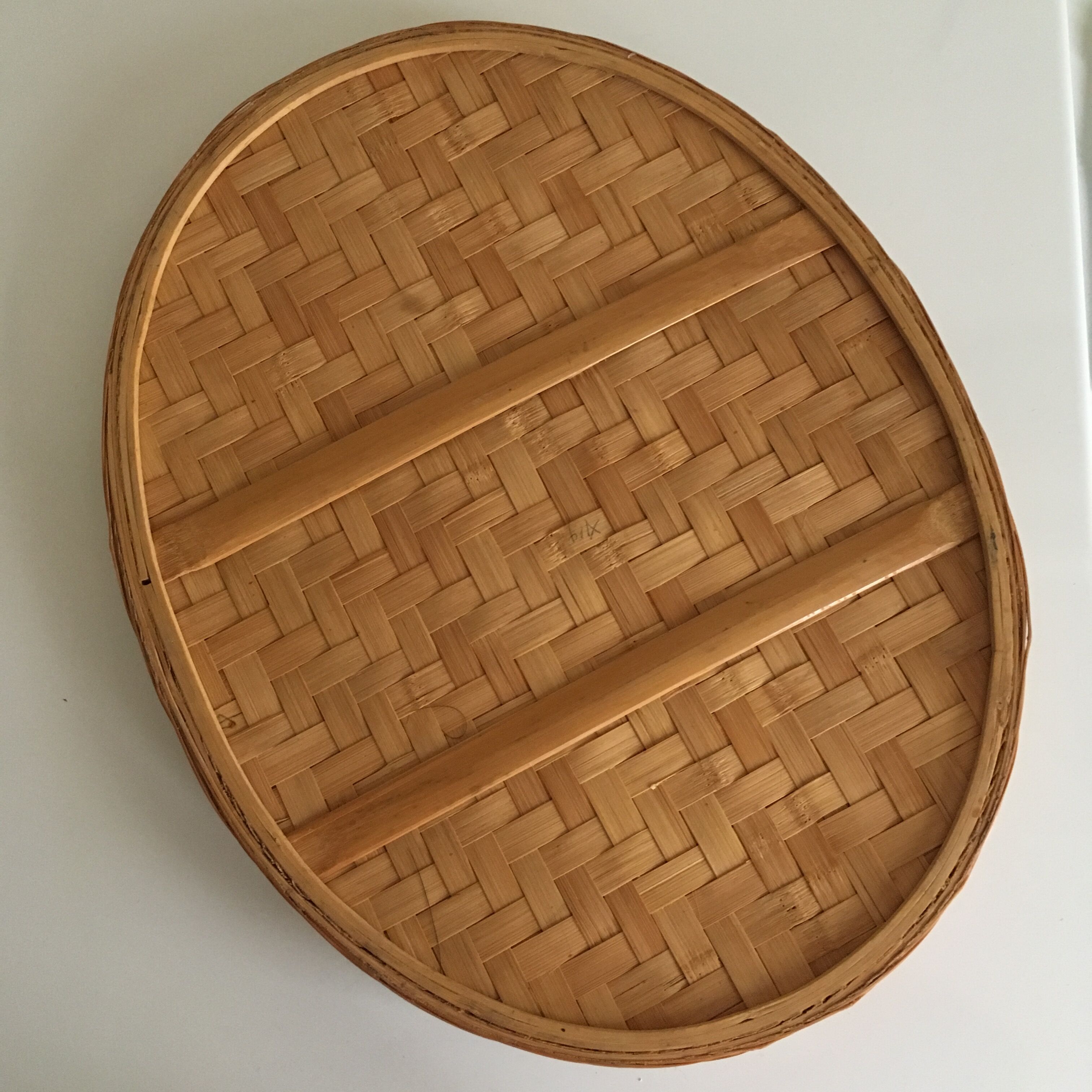 Large tray rattan vintage in very good condition