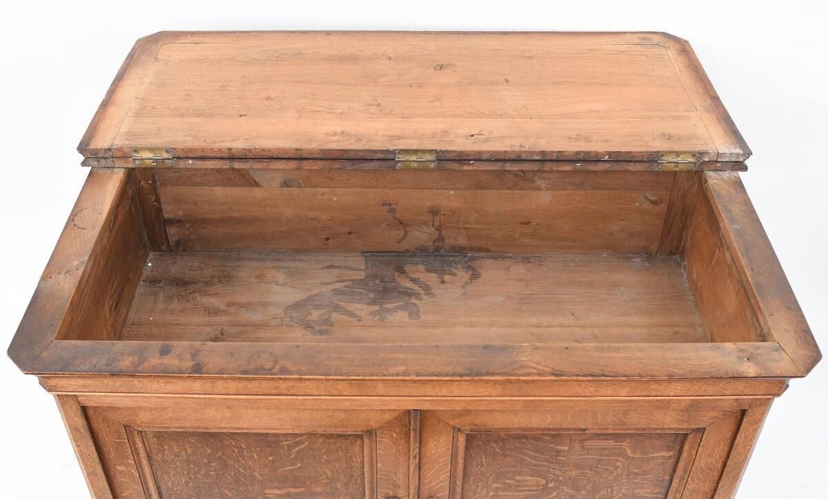 2-door buffet forming a chest