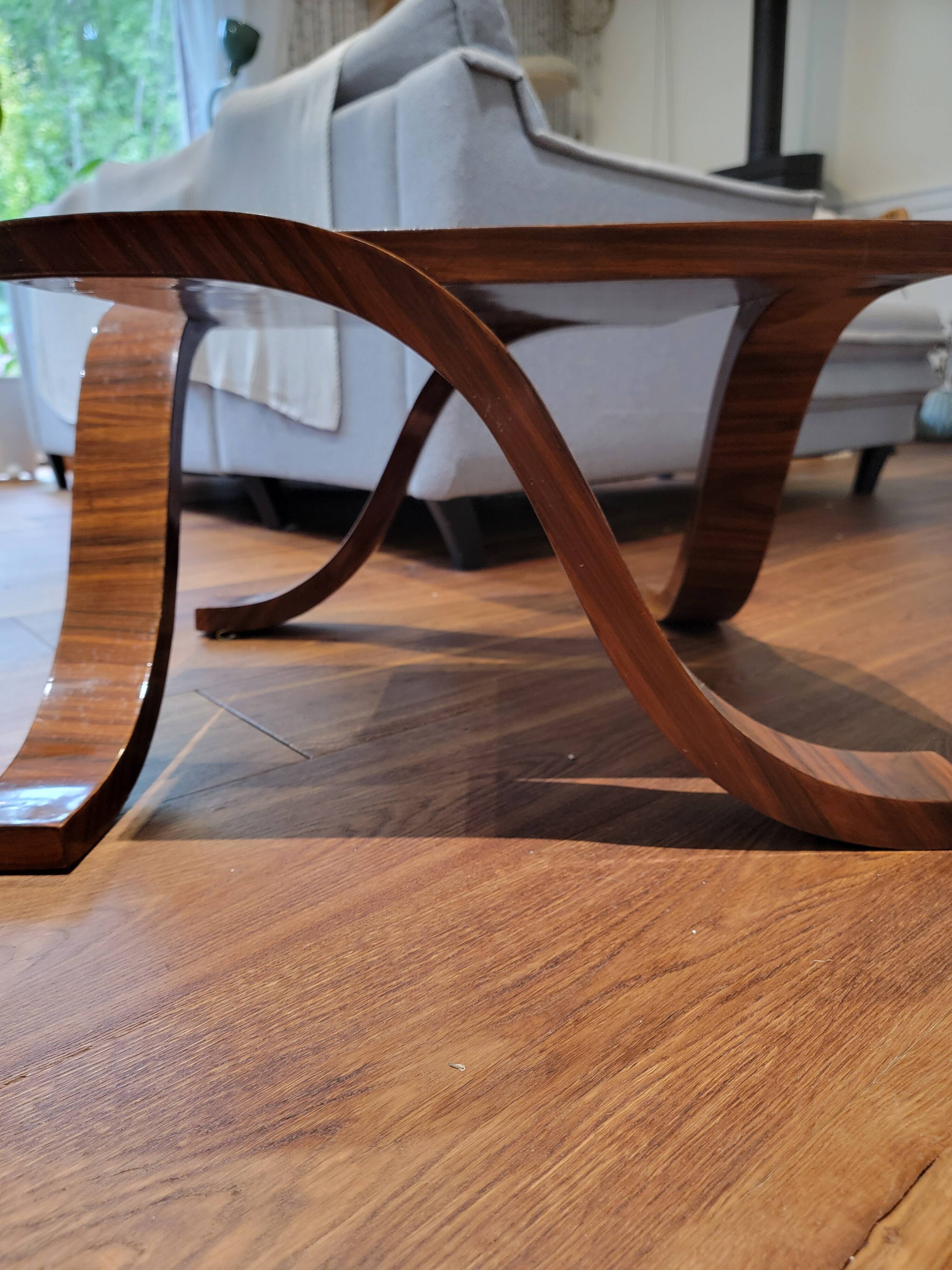Table basse de forme carré en bois marqueté