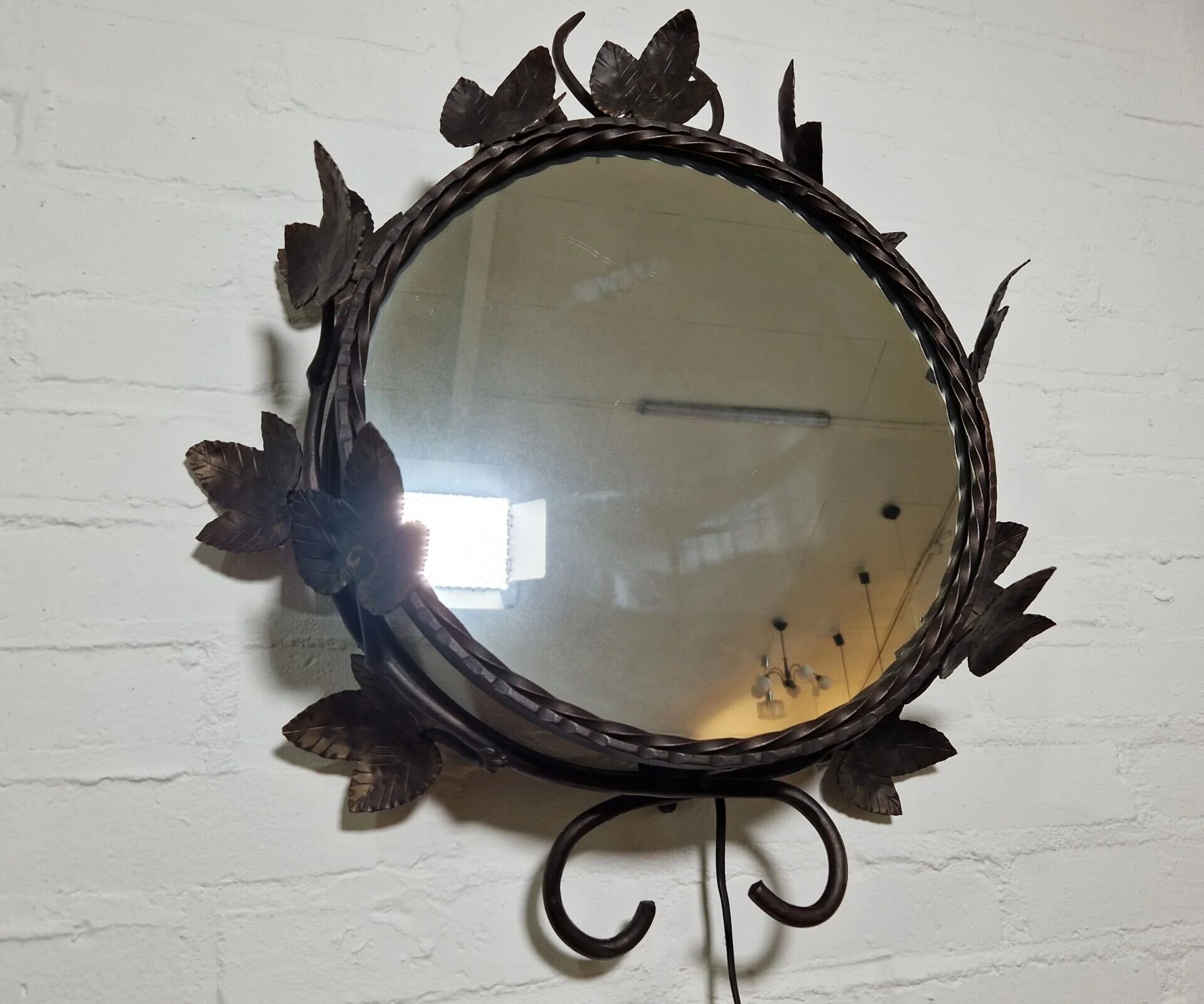 Miroir en fer forgé rétroéclairé en forme de feuille, France, années 1960