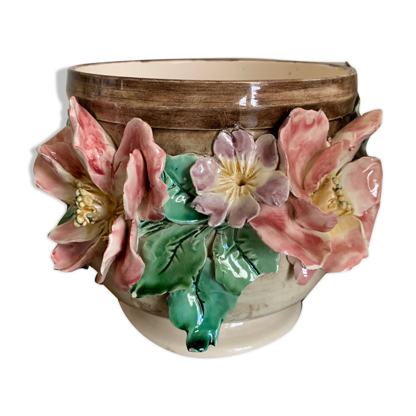 Cache pot dabbling flowers