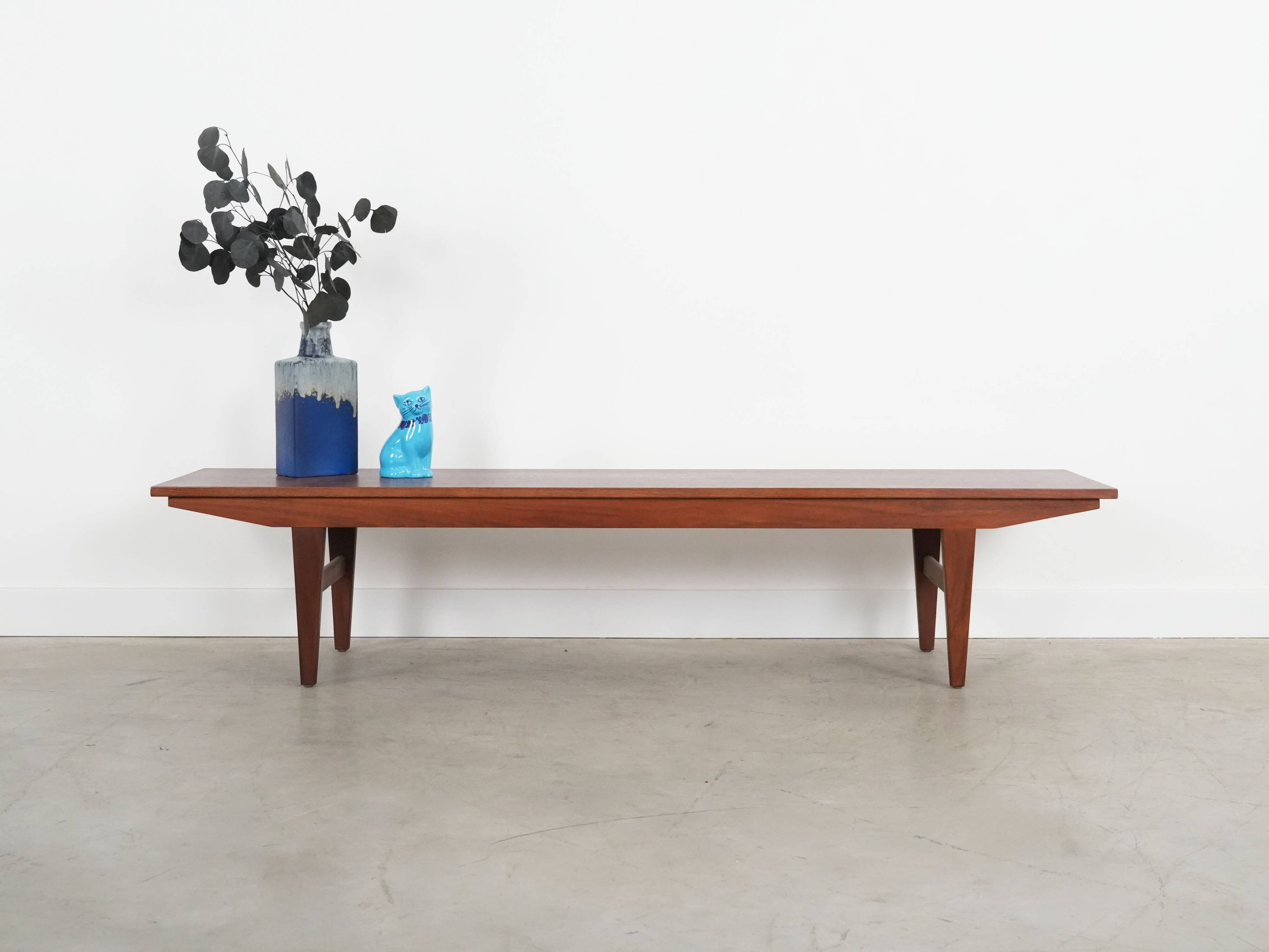 Low oak buffet, Danish design, 1970s, production: Denmark