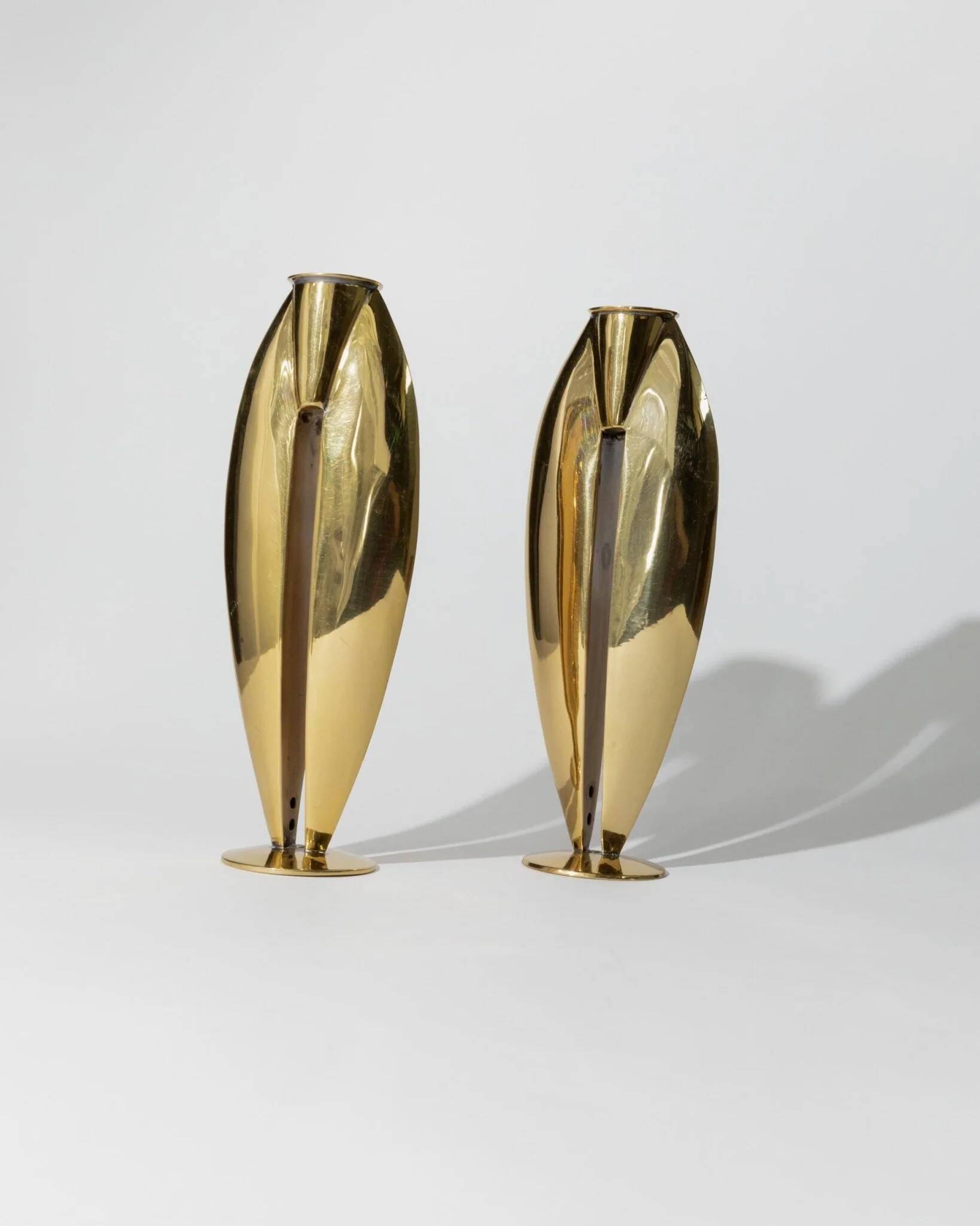 Doré Laiton Vintage Candle Holders – Two 1970s Art Deco Brass Sculptures, Elegant Table Centerpiece