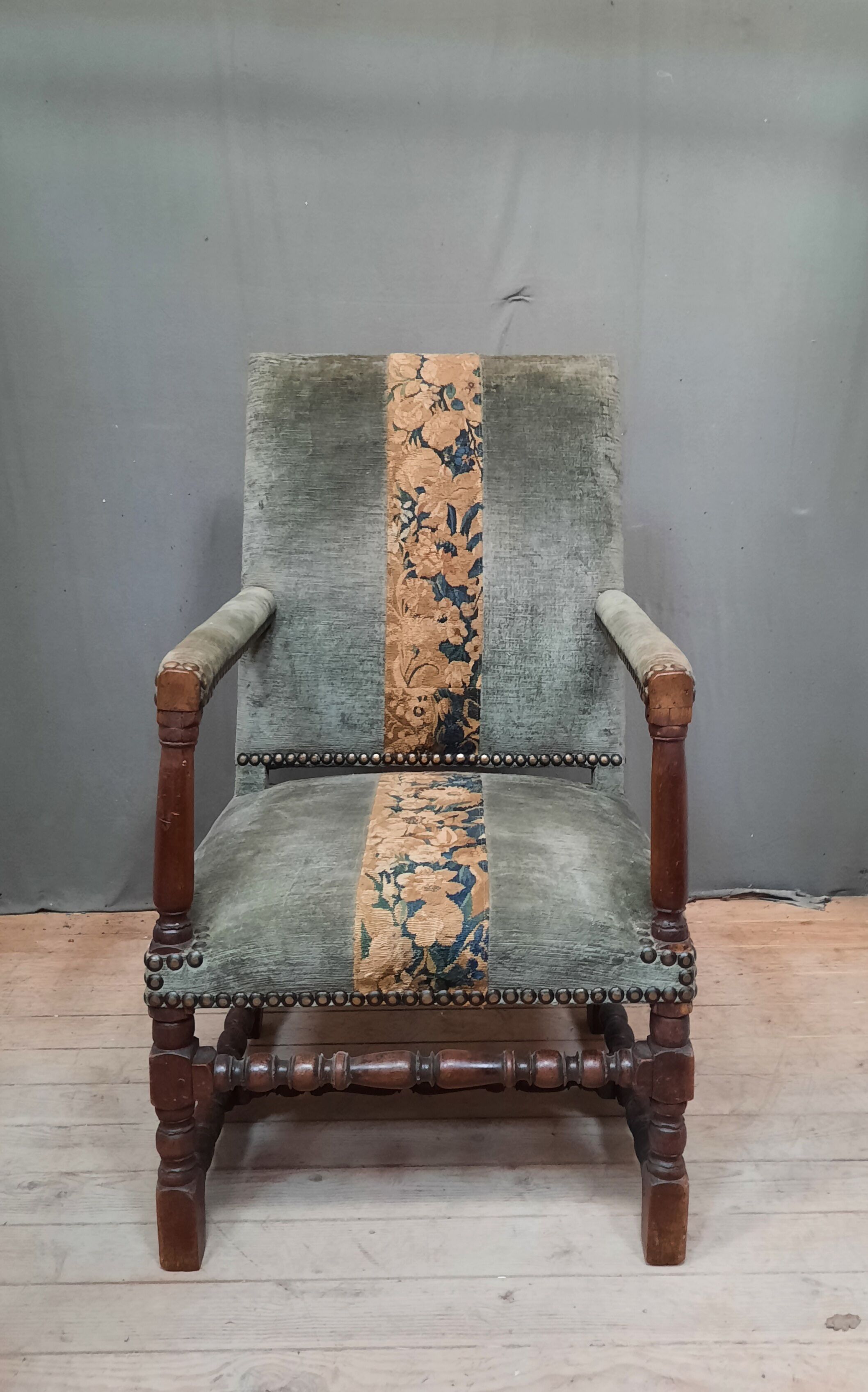 Louis XIII armchair partly upholstered from the 17th sawcum