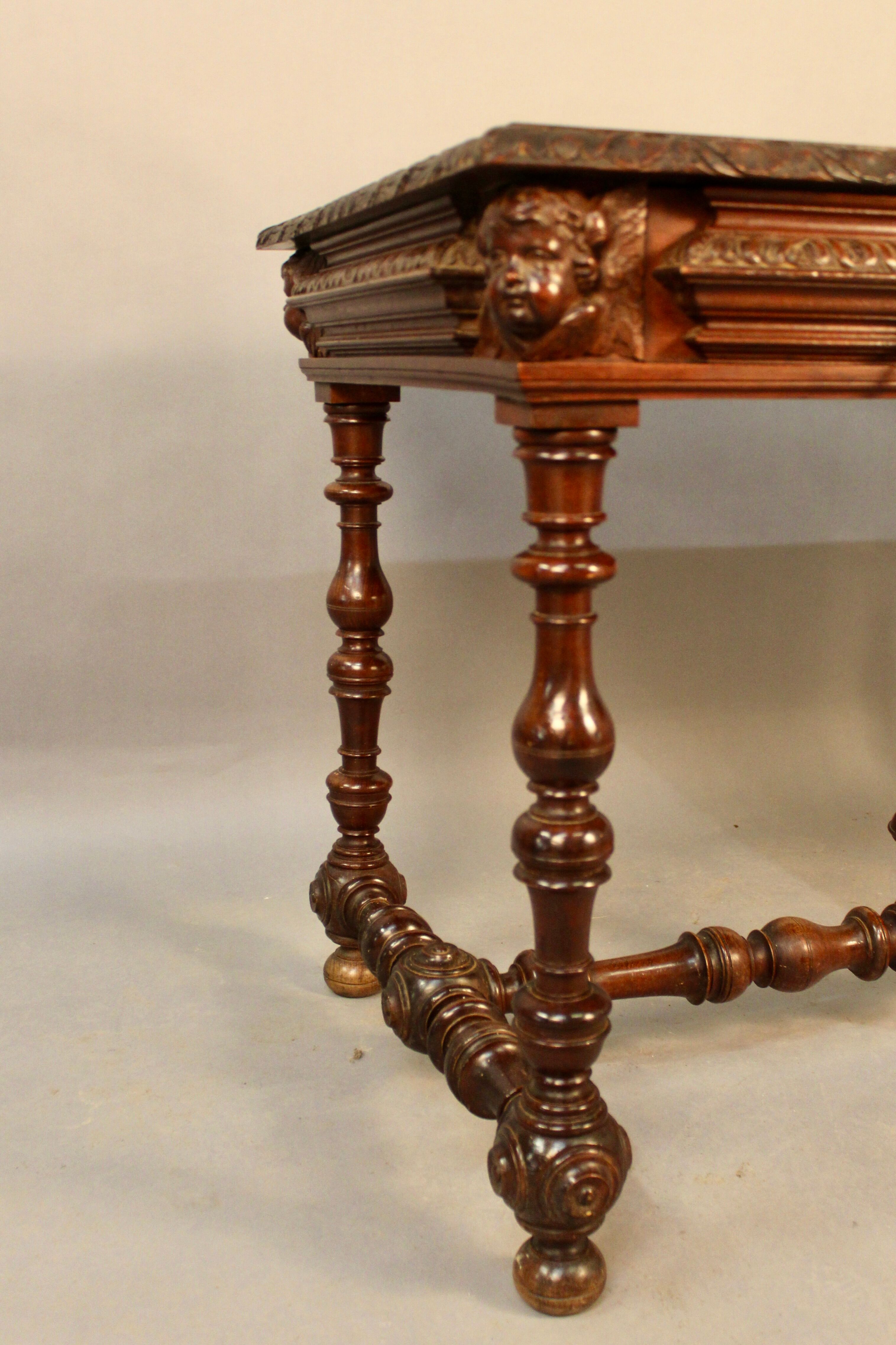 Louis XIII style writing table with Putti decoration