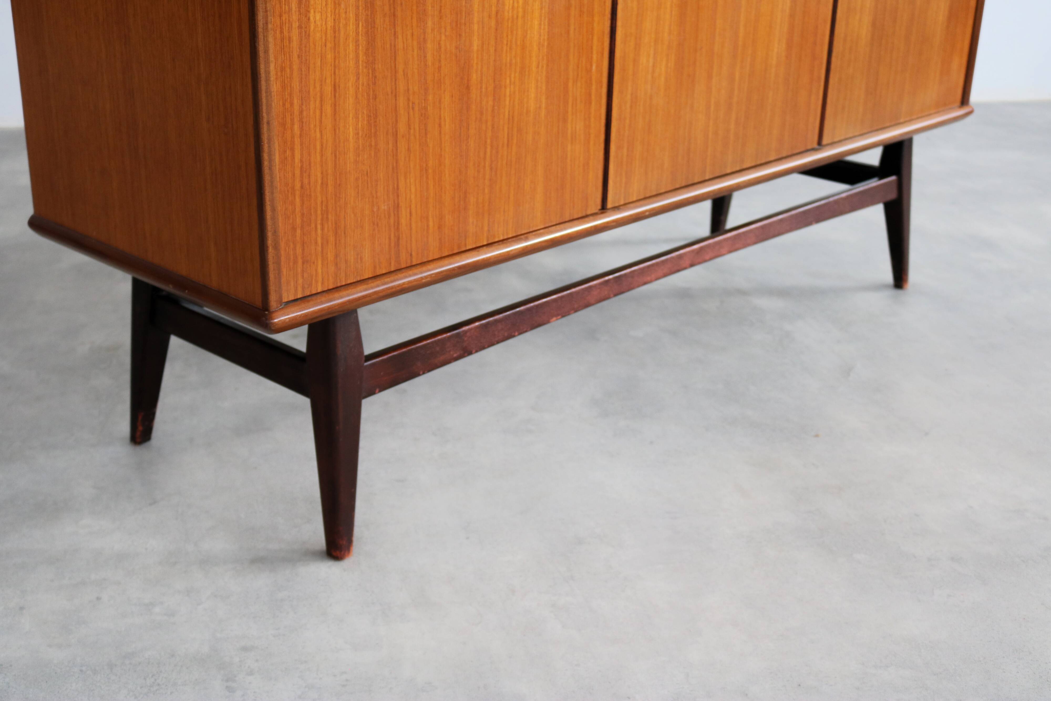 Buffet en teck, Suède années 60