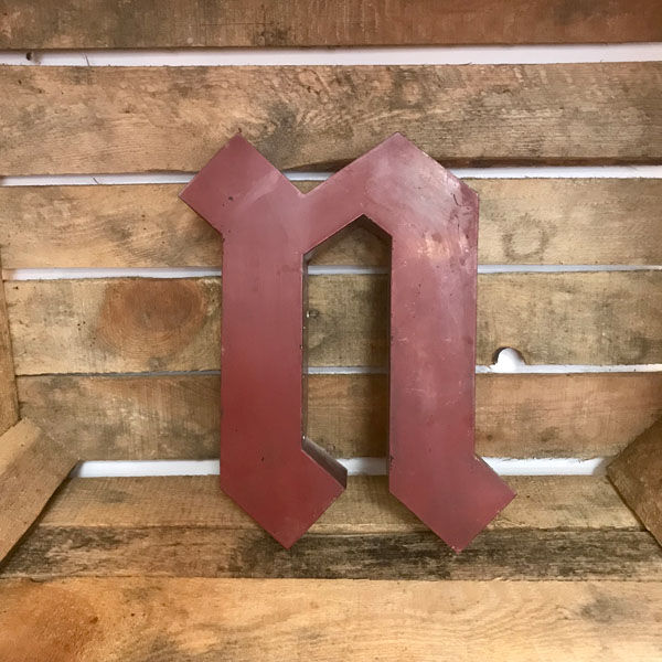 Old sign letter "n"