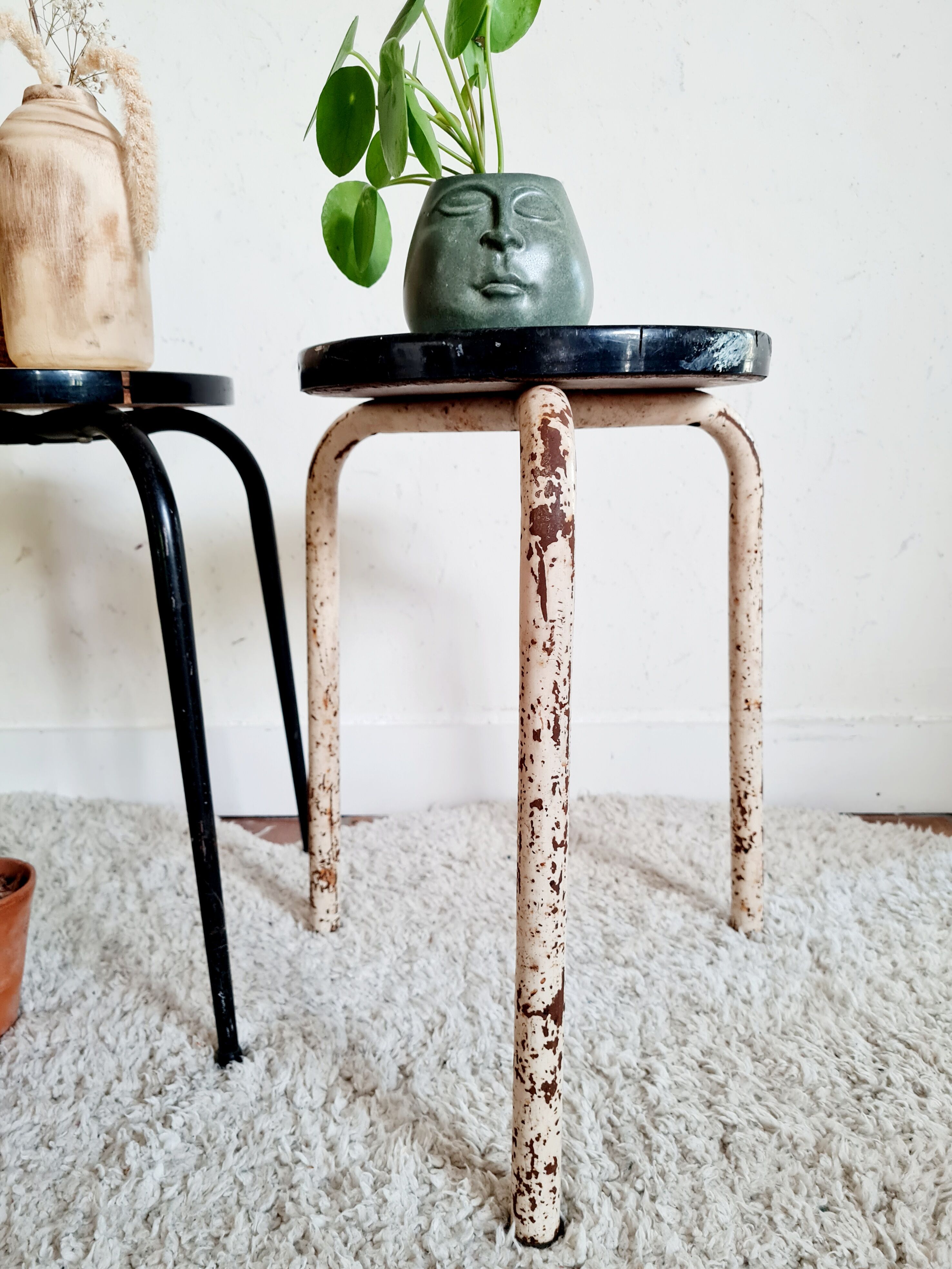 Duo de tabourets métal et assise formica